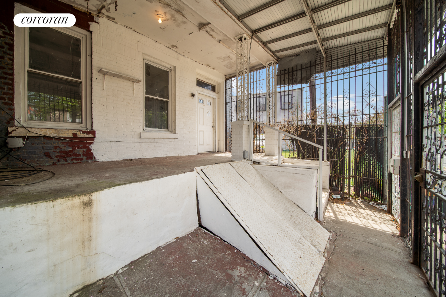 #4 photo, 589 HINSDALE Street, East New York , NY 11207