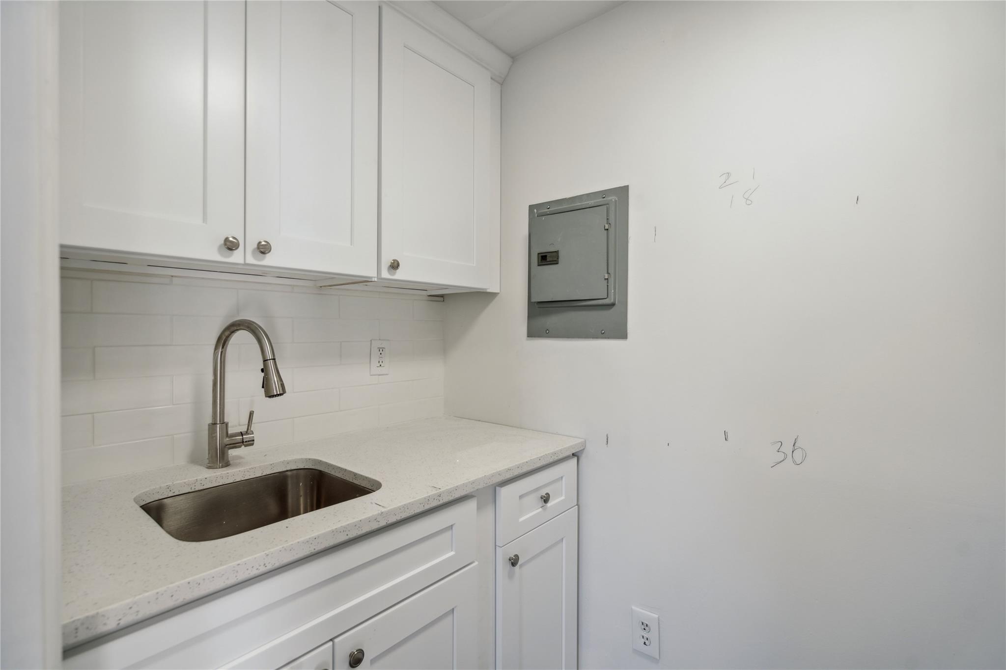 #11 photo, 675 Walt Whitman Road, サフォーク郡 Melville , NY 11747