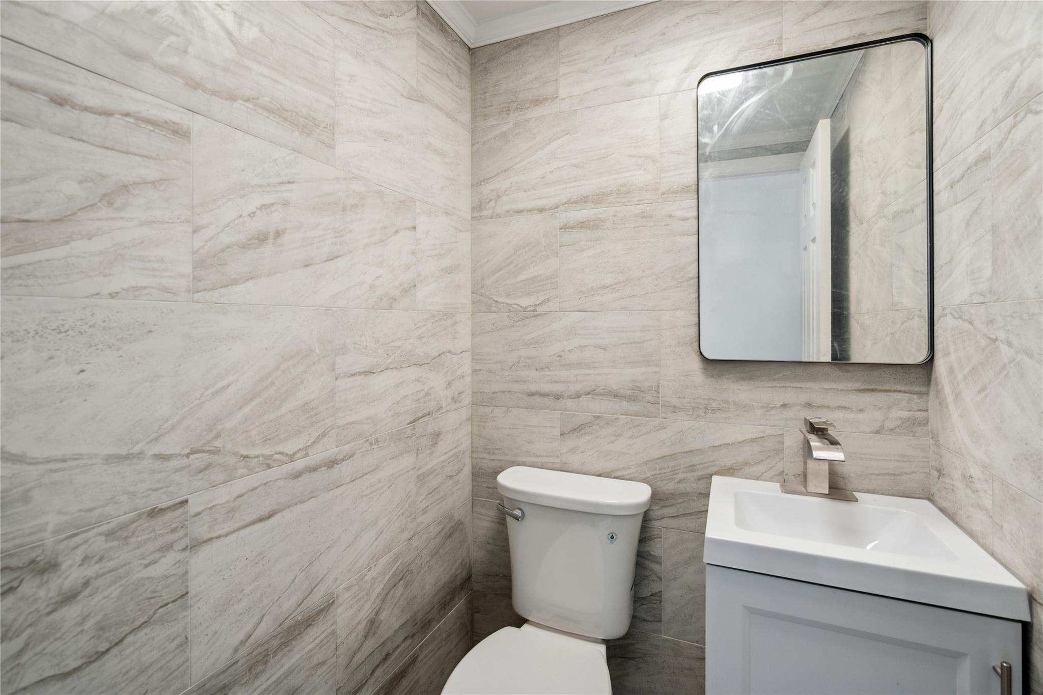 #12 photo, 675 Walt Whitman Road, サフォーク郡 Melville , NY 11747