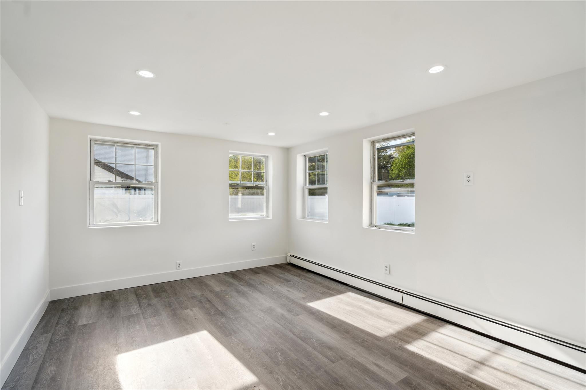 #4 photo, 675 Walt Whitman Road, サフォーク郡 Melville , NY 11747