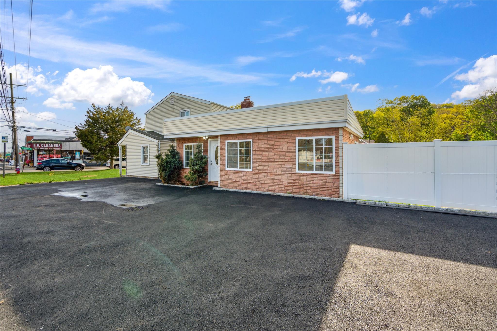 #9 photo, 675 Walt Whitman Road, サフォーク郡 Melville , NY 11747