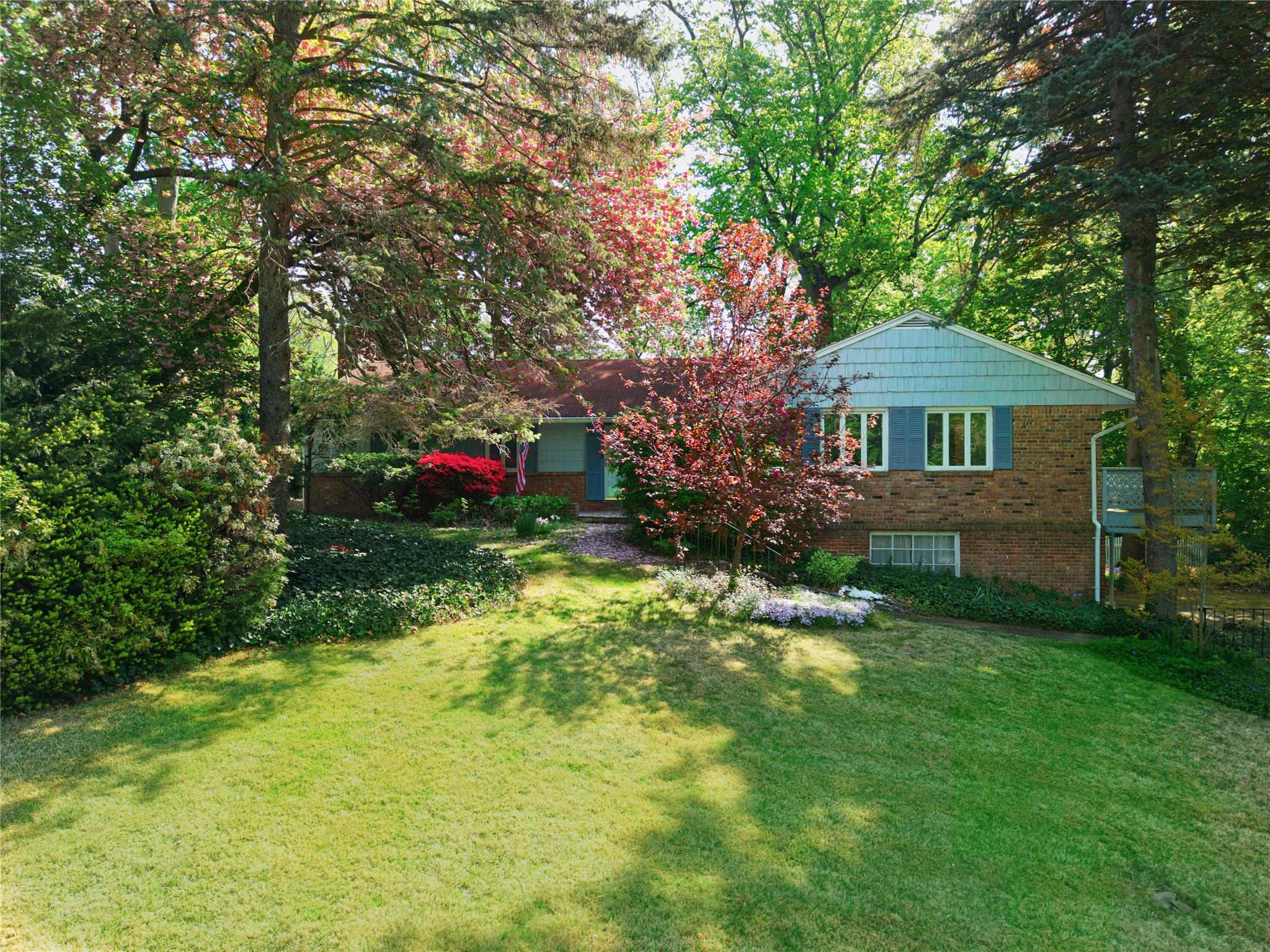 #1 photo, 89 Papermill Road, Manhasset , NY 11030