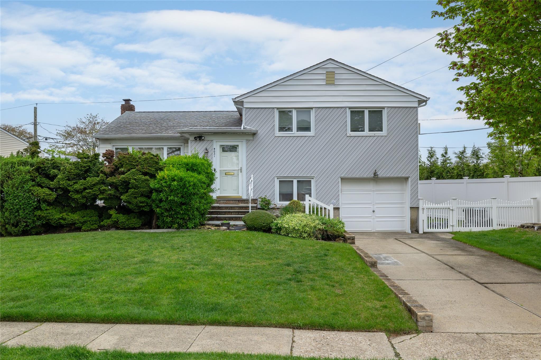 #1 photo, 4031 Daleview Avenue, ناسو Seaford , NY 11783