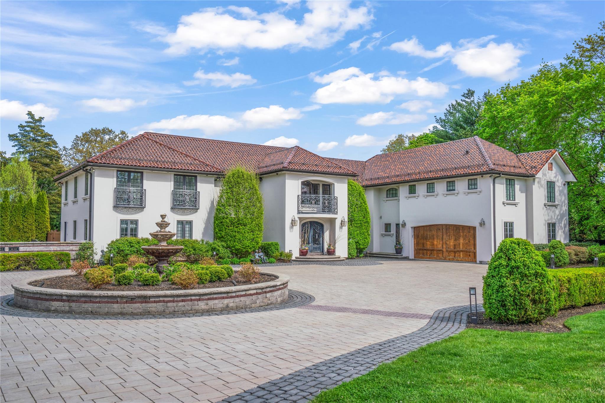 #1 photo, 84 S Woods Road, Woodbury , NY 11797