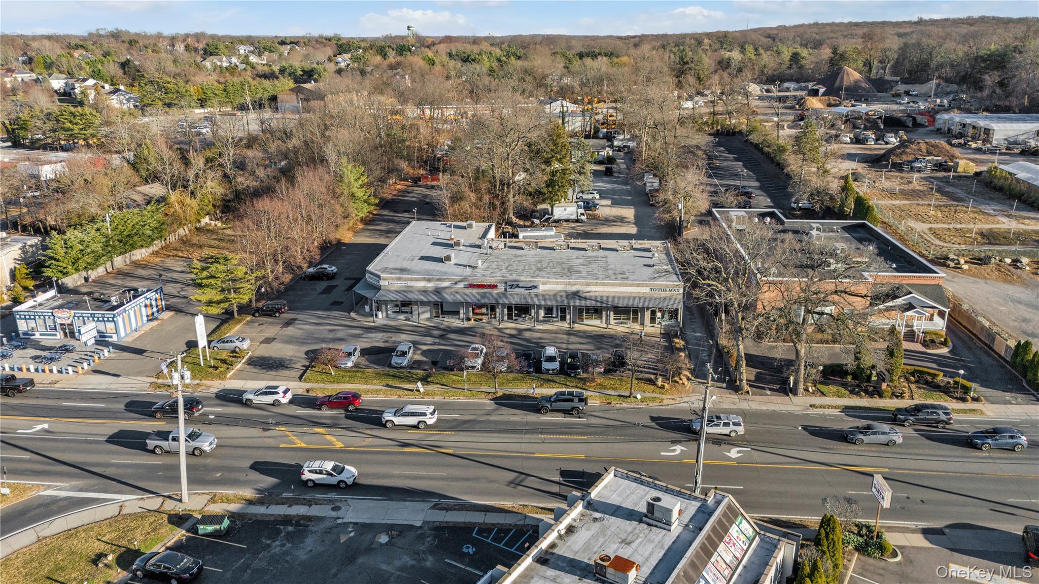 #13 photo, 15 E Deer Park Road, מחוז סאפוק Dix Hills , NY 11746