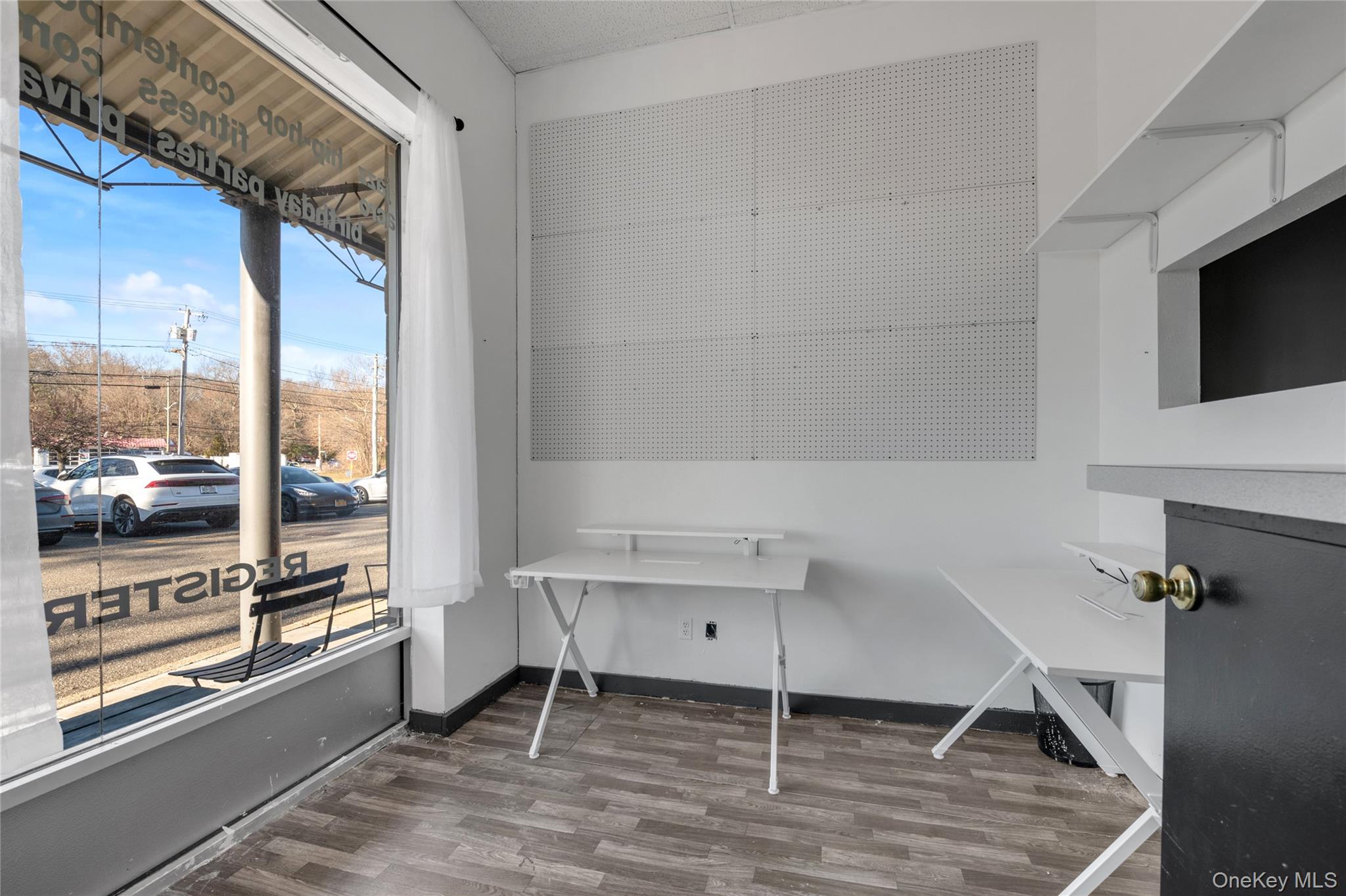 #6 photo, 15 E Deer Park Road, מחוז סאפוק Dix Hills , NY 11746