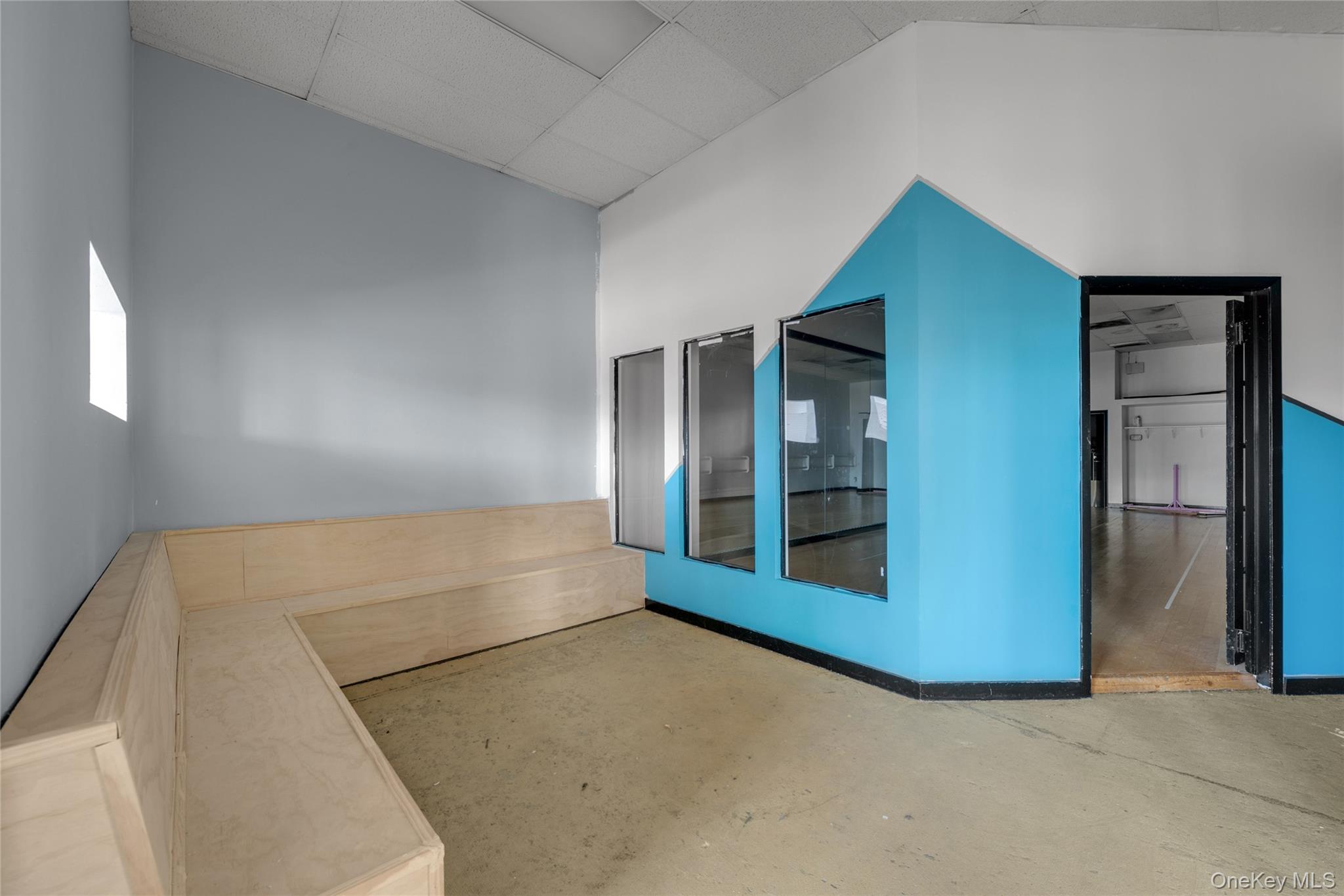 #7 photo, 15 E Deer Park Road, מחוז סאפוק Dix Hills , NY 11746