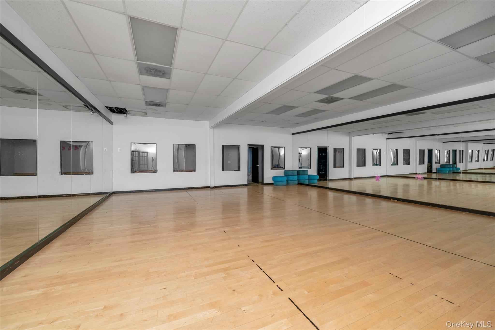 #8 photo, 15 E Deer Park Road, מחוז סאפוק Dix Hills , NY 11746