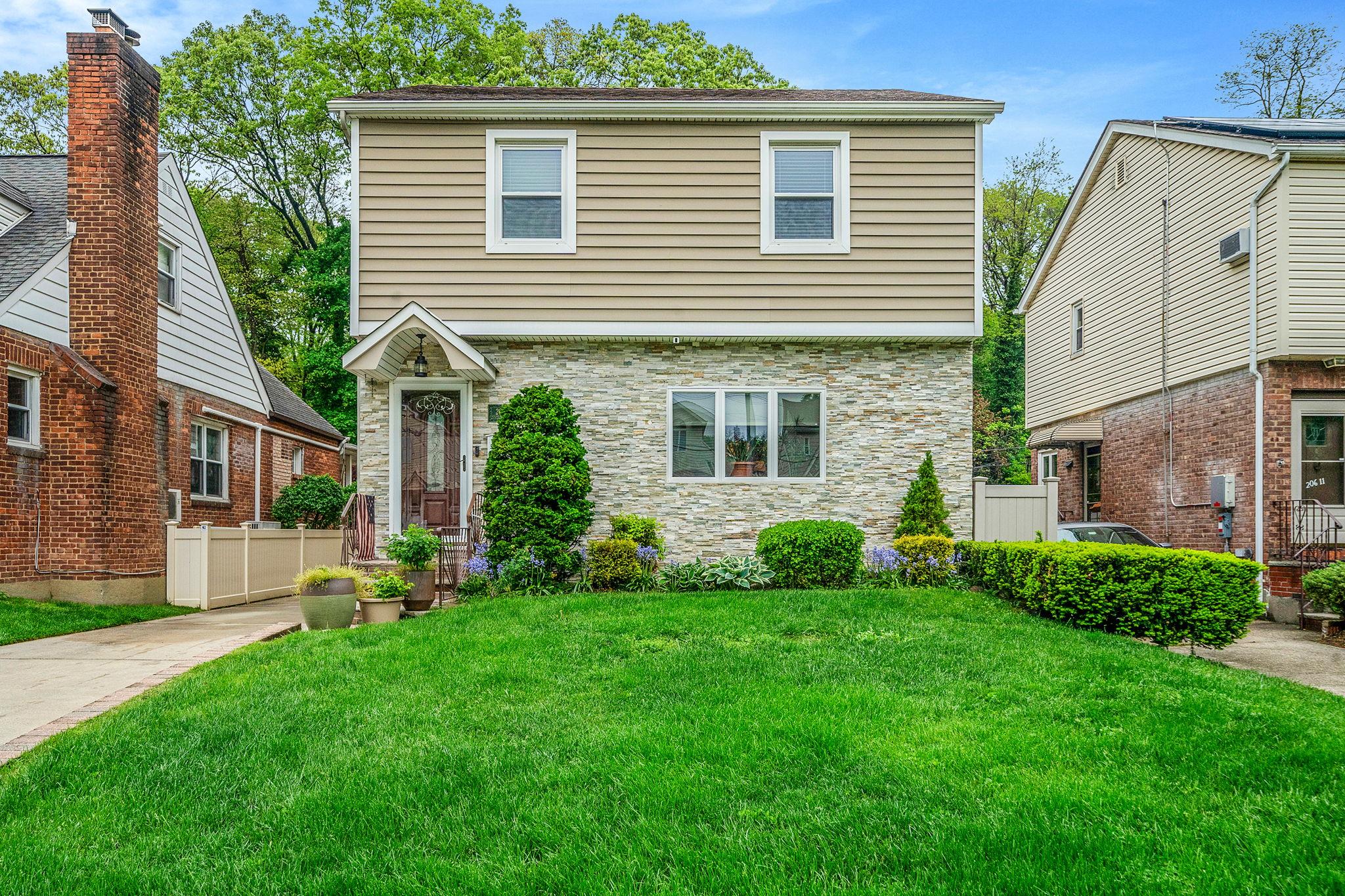 #1 photo, 206-07 Richland Avenue, كوينز Hollis Hills , NY 11364