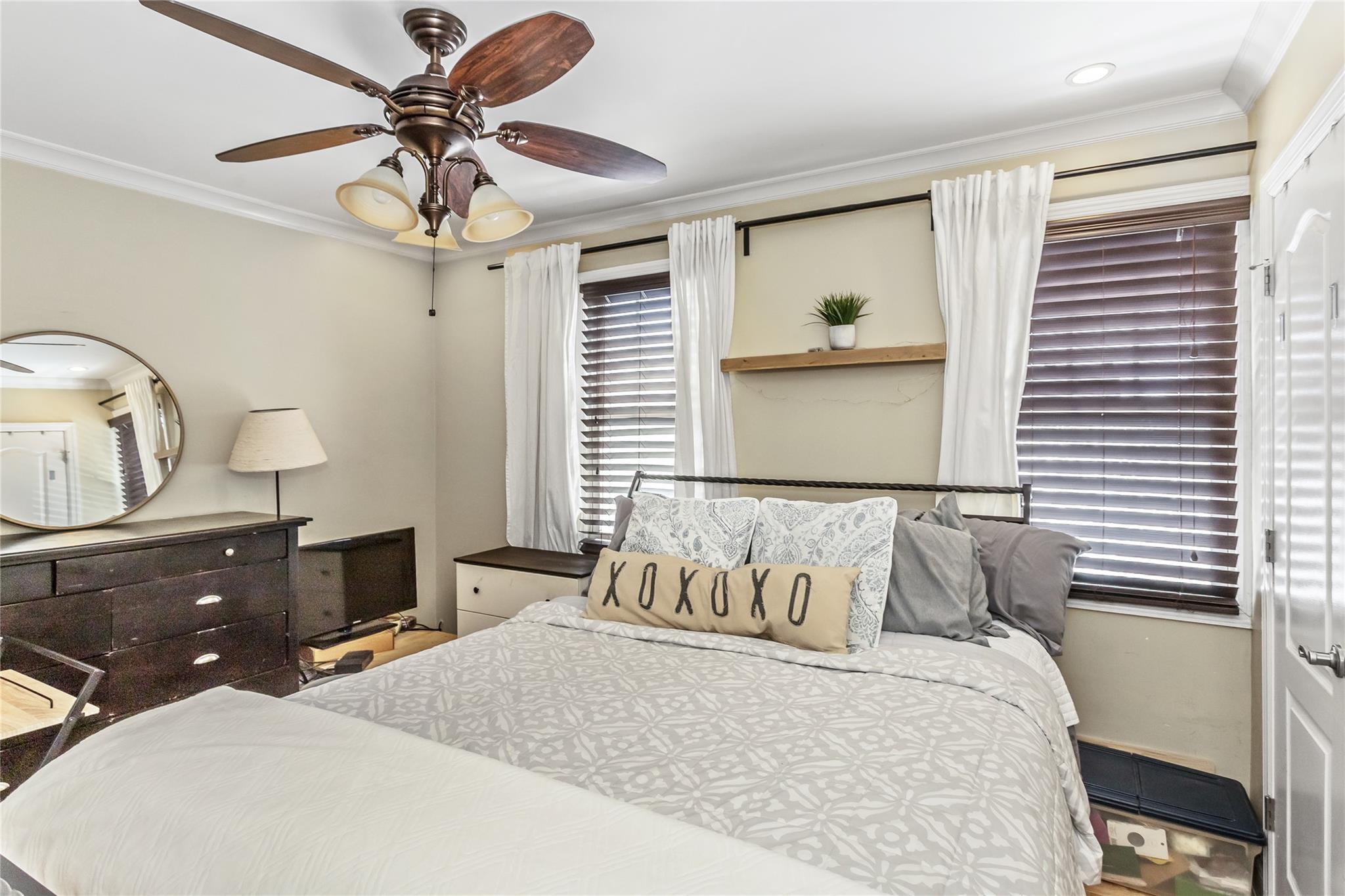 #17 photo, 8919 205th Street, كوينز Hollis , NY 11423