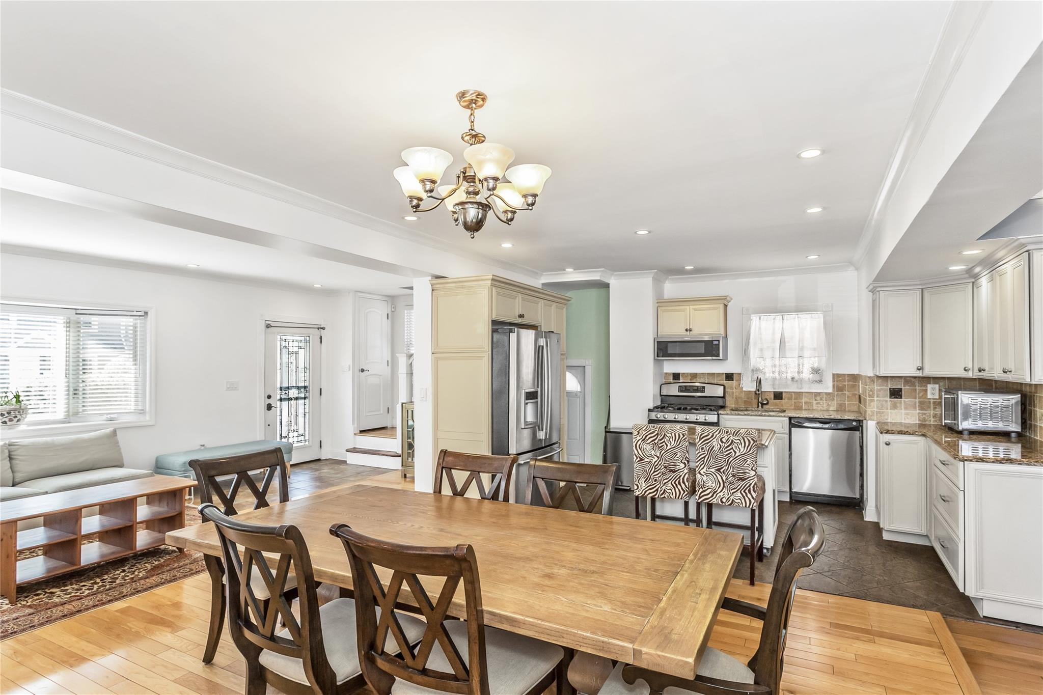 #4 photo, 8919 205th Street, كوينز Hollis , NY 11423