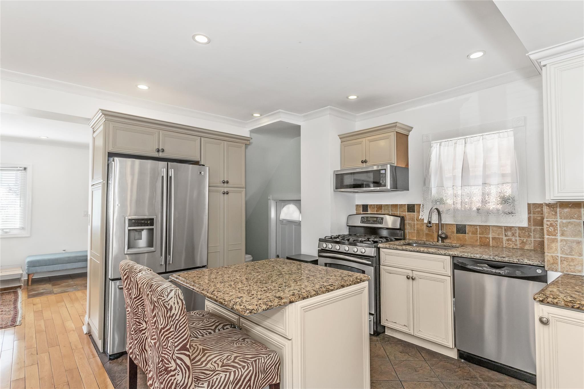 #6 photo, 8919 205th Street, كوينز Hollis , NY 11423