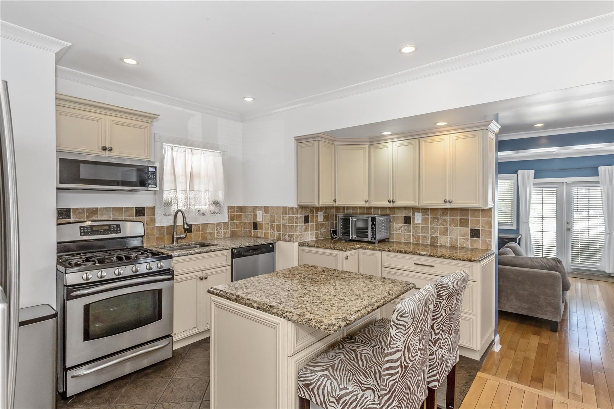 #7 photo, 8919 205th Street, كوينز Hollis , NY 11423