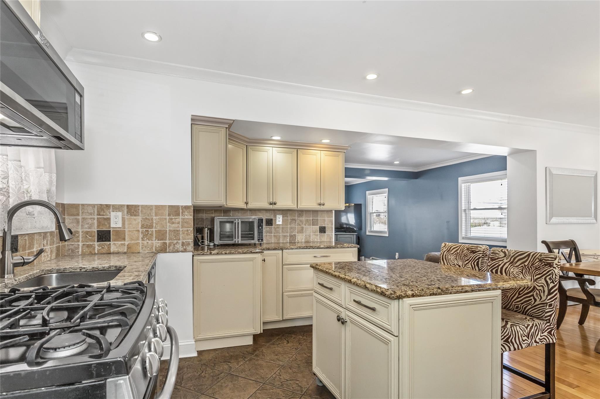 #8 photo, 8919 205th Street, كوينز Hollis , NY 11423