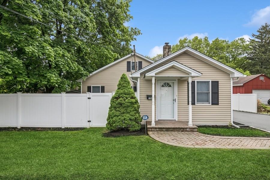 #1 photo, 156 W 21st Street, سوفولك Huntington Station , NY 11746