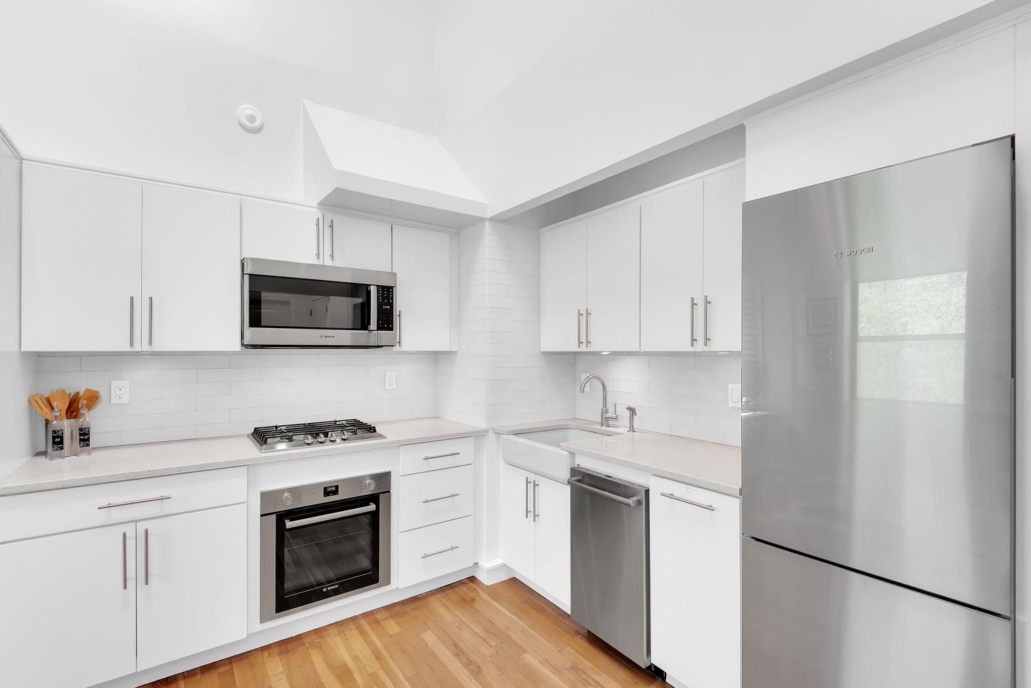 #3 photo, 302 E 19TH Street, マンハッタン Gramercy Park , NY 10003