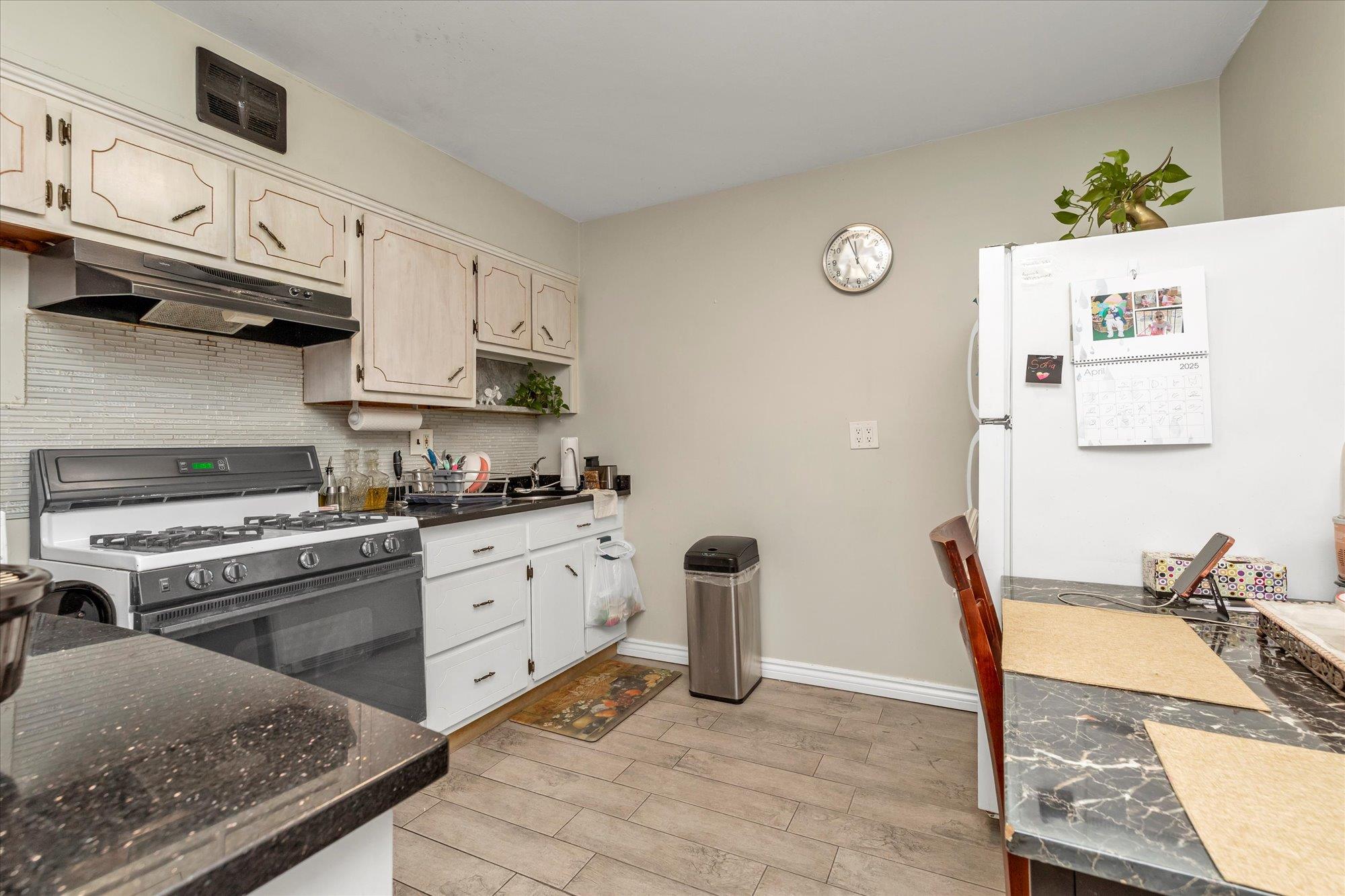 #11 photo, 110-25 55 Avenue, Corona , NY 11368