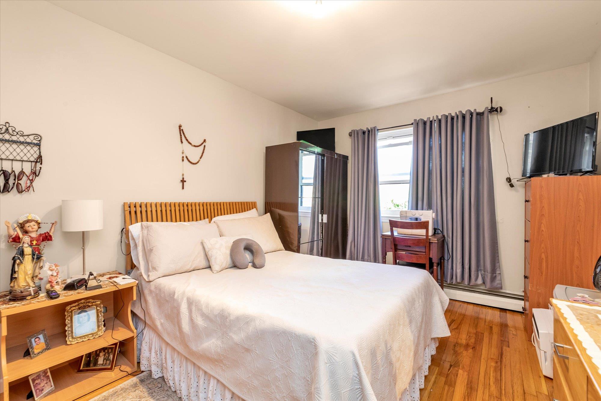 #12 photo, 110-25 55 Avenue, Corona , NY 11368