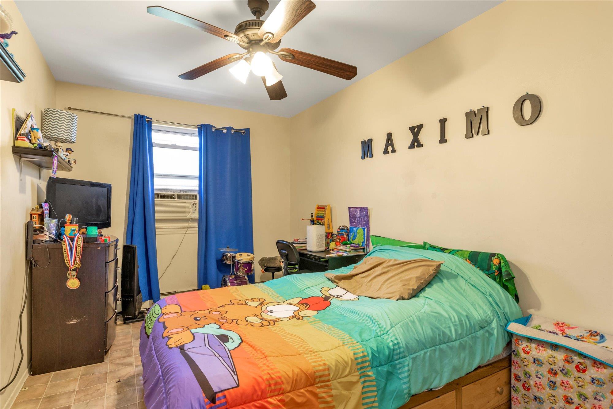 #19 photo, 110-25 55 Avenue, Corona , NY 11368