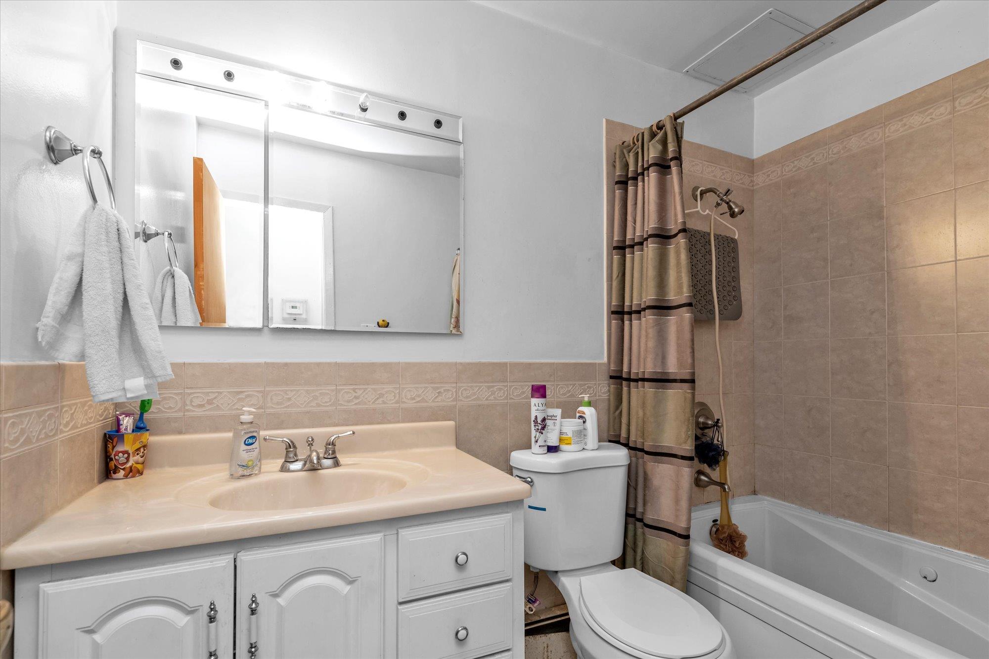 #20 photo, 110-25 55 Avenue, Corona , NY 11368