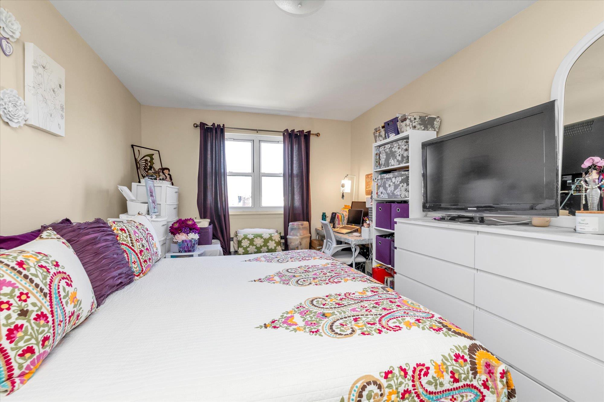 #4 photo, 110-25 55 Avenue, Corona , NY 11368