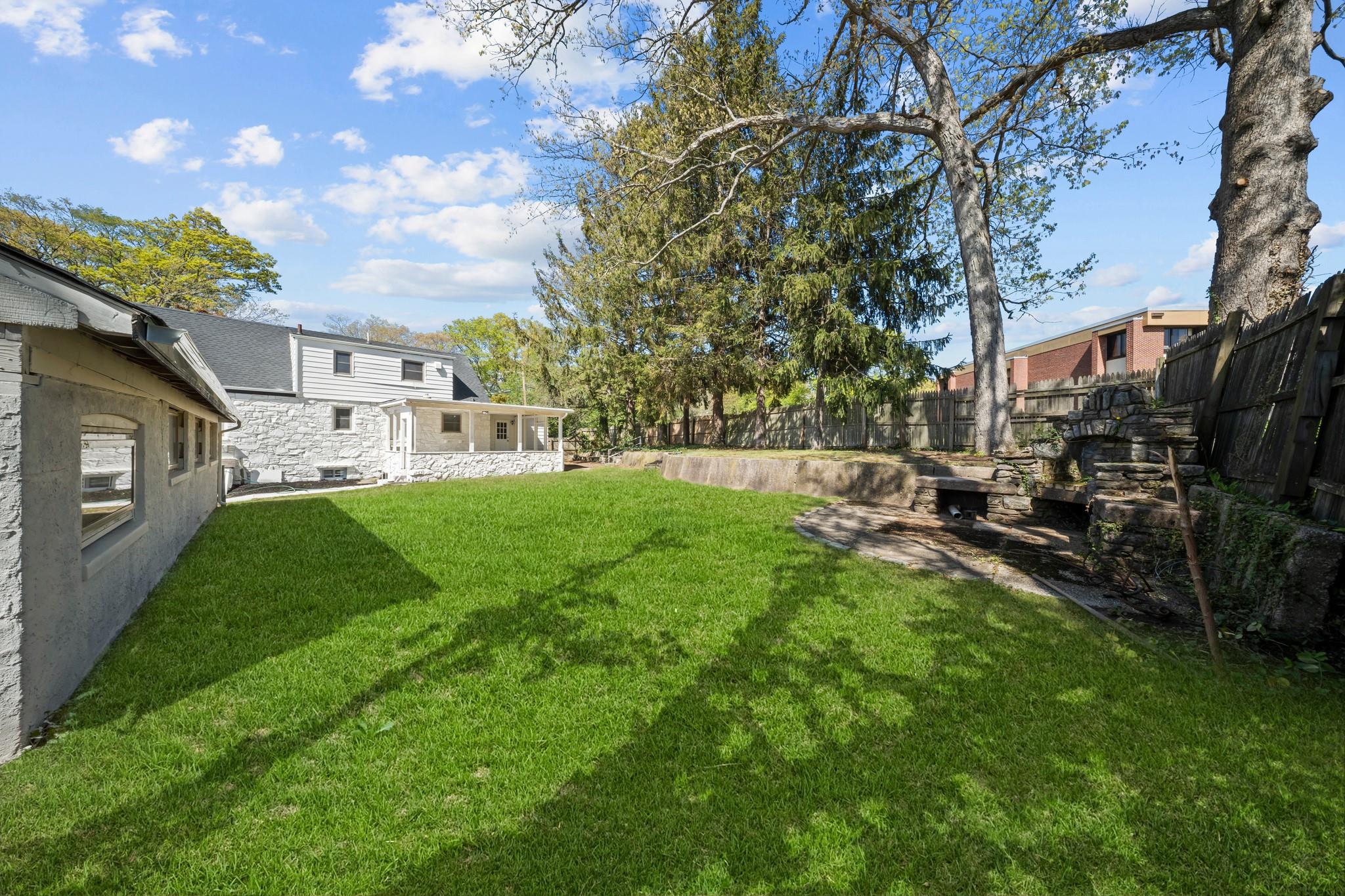 #12 photo, 84 E 19th Street, 東長島 亨廷顿站 Huntington Station , NY 11746