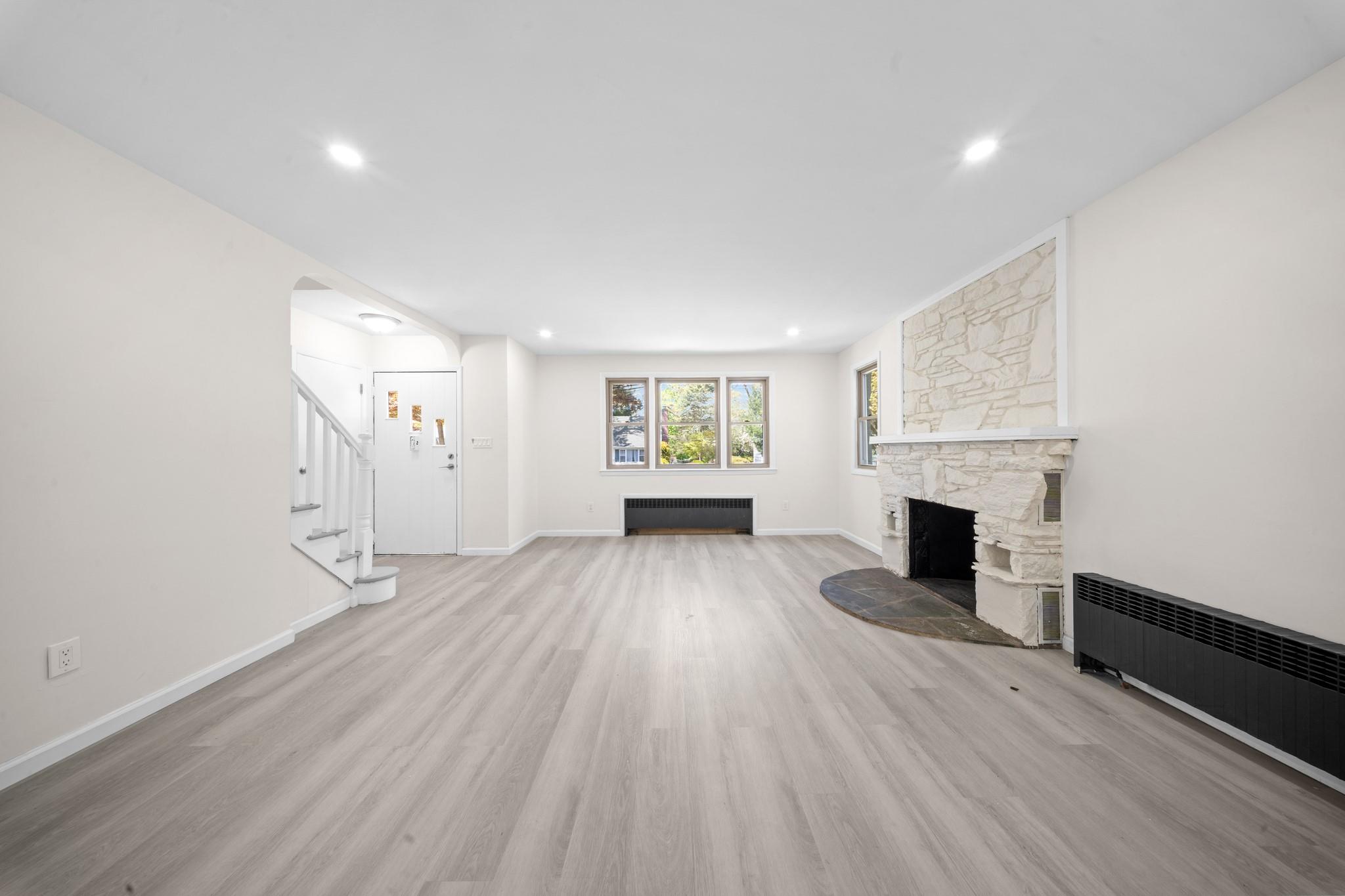 #2 photo, 84 E 19th Street, 東長島 亨廷顿站 Huntington Station , NY 11746