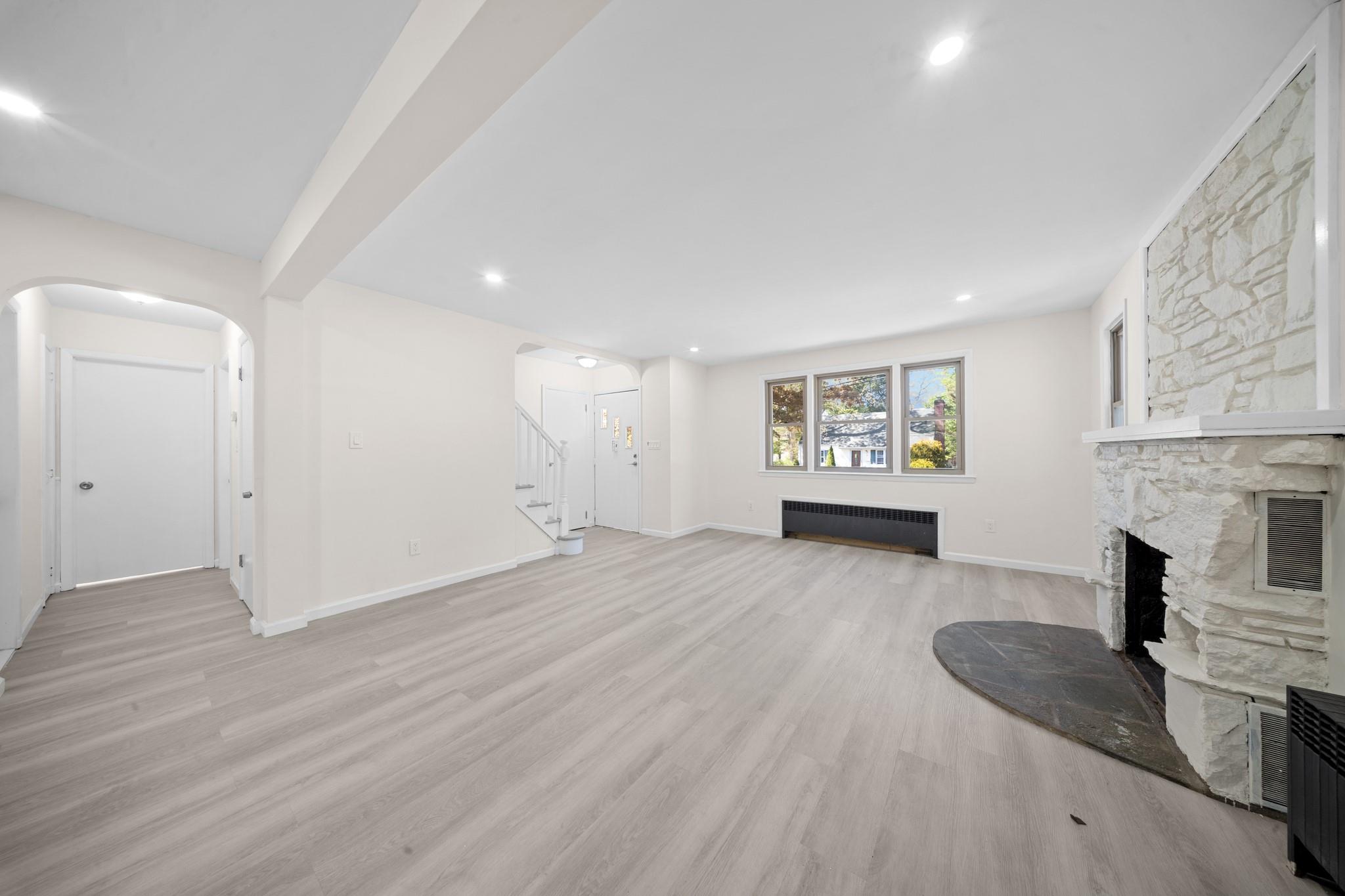 #3 photo, 84 E 19th Street, 東長島 亨廷顿站 Huntington Station , NY 11746