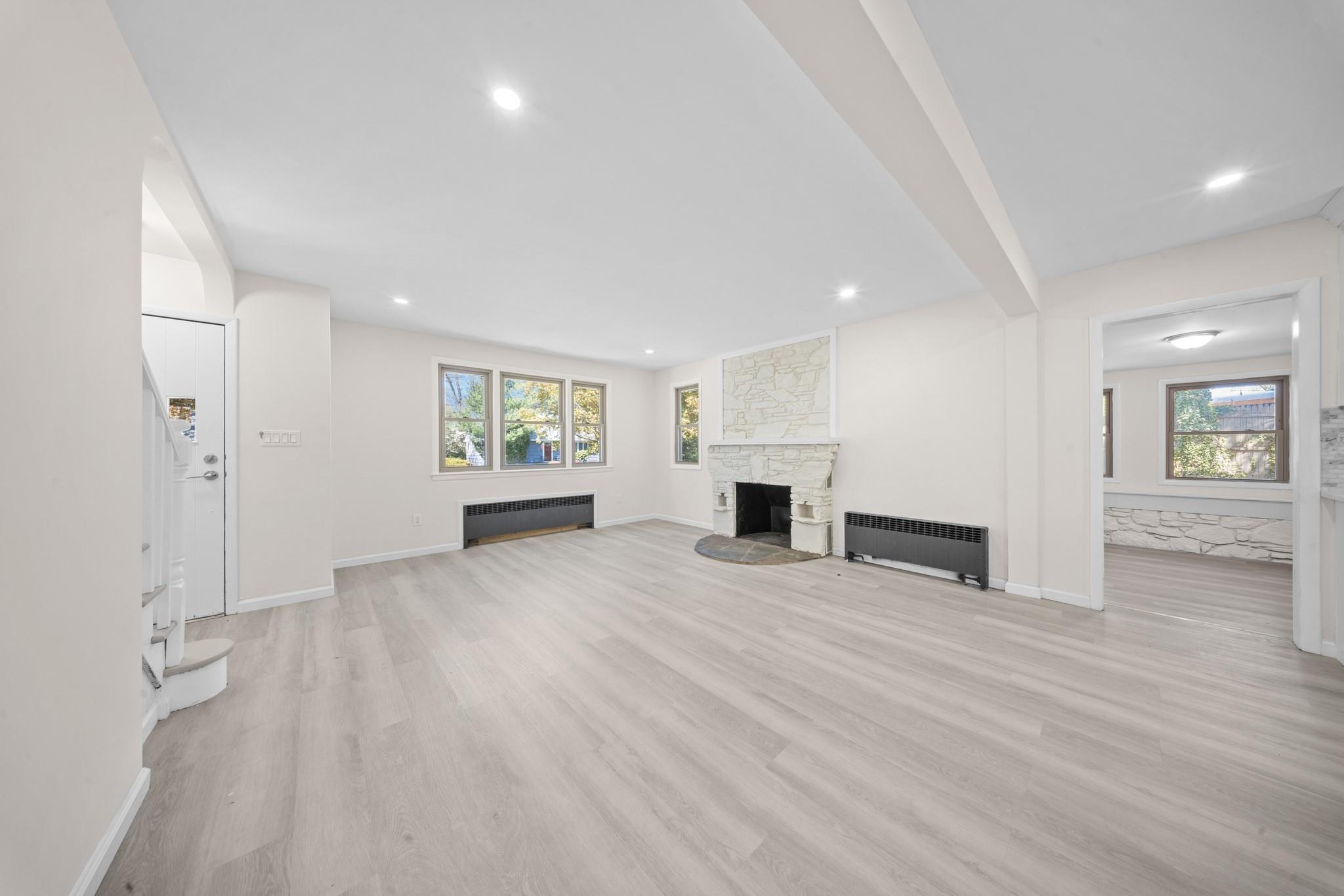 #4 photo, 84 E 19th Street, 東長島 亨廷顿站 Huntington Station , NY 11746