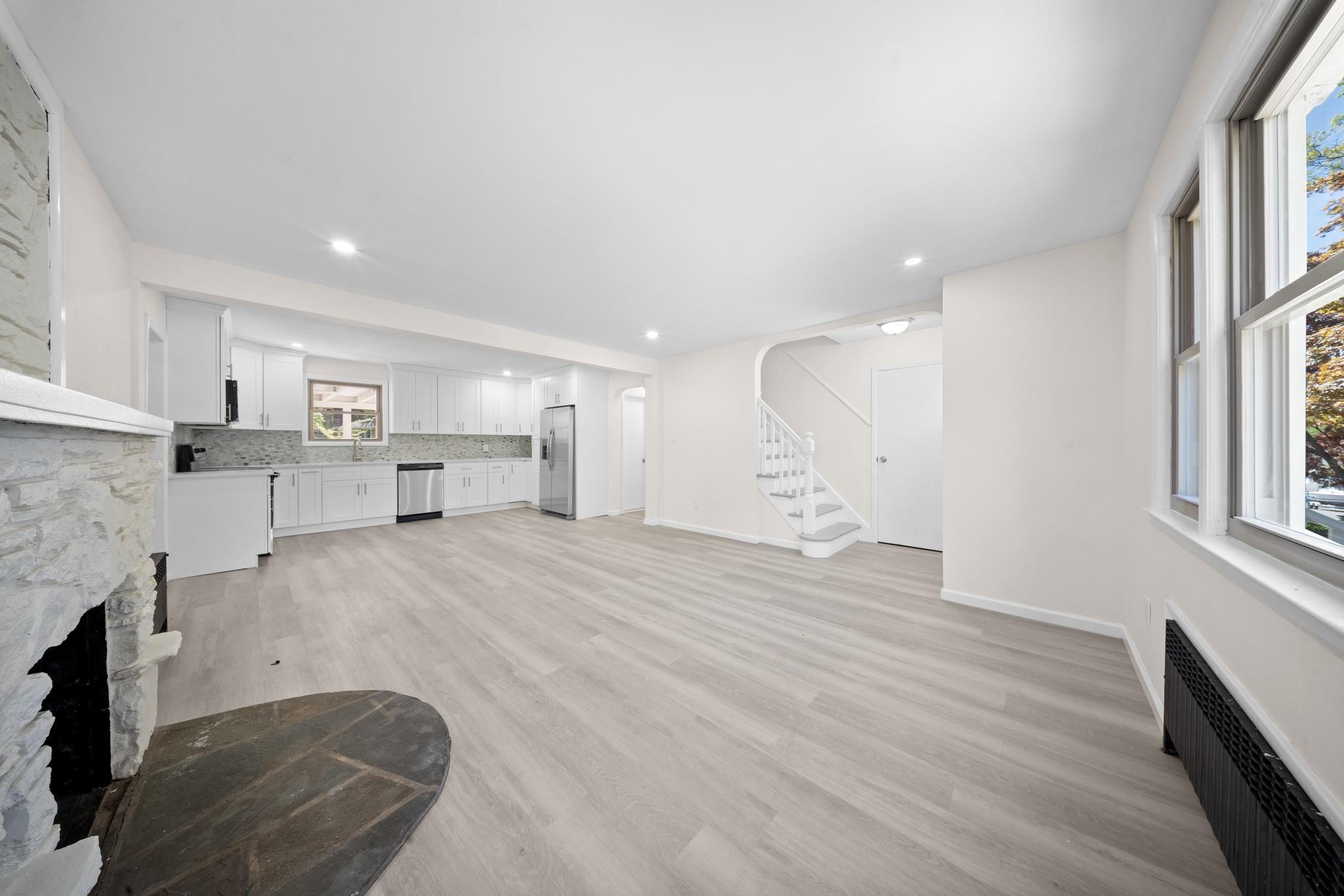 #5 photo, 84 E 19th Street, 東長島 亨廷顿站 Huntington Station , NY 11746