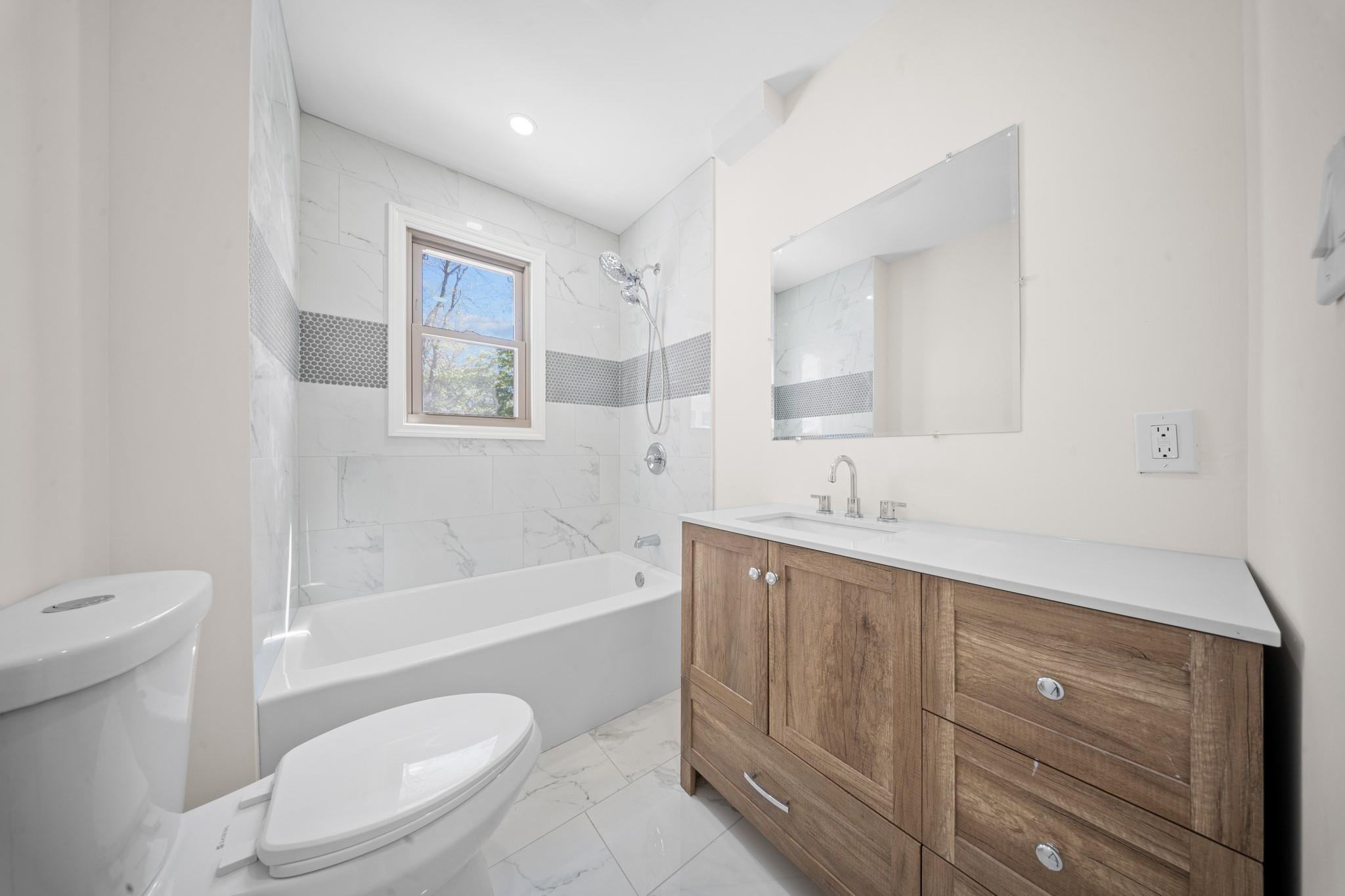 #6 photo, 84 E 19th Street, 東長島 亨廷顿站 Huntington Station , NY 11746