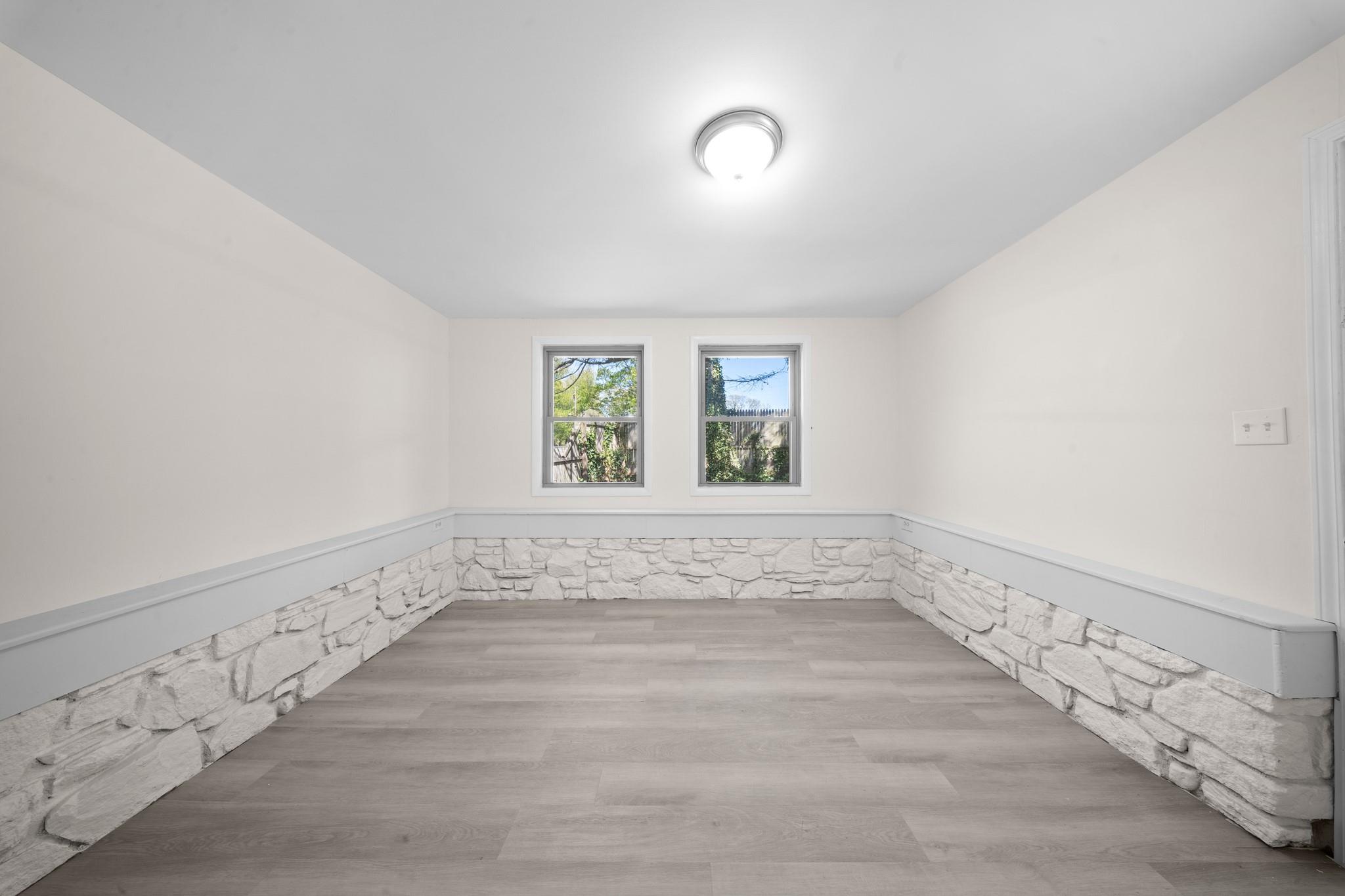 #9 photo, 84 E 19th Street, 東長島 亨廷顿站 Huntington Station , NY 11746