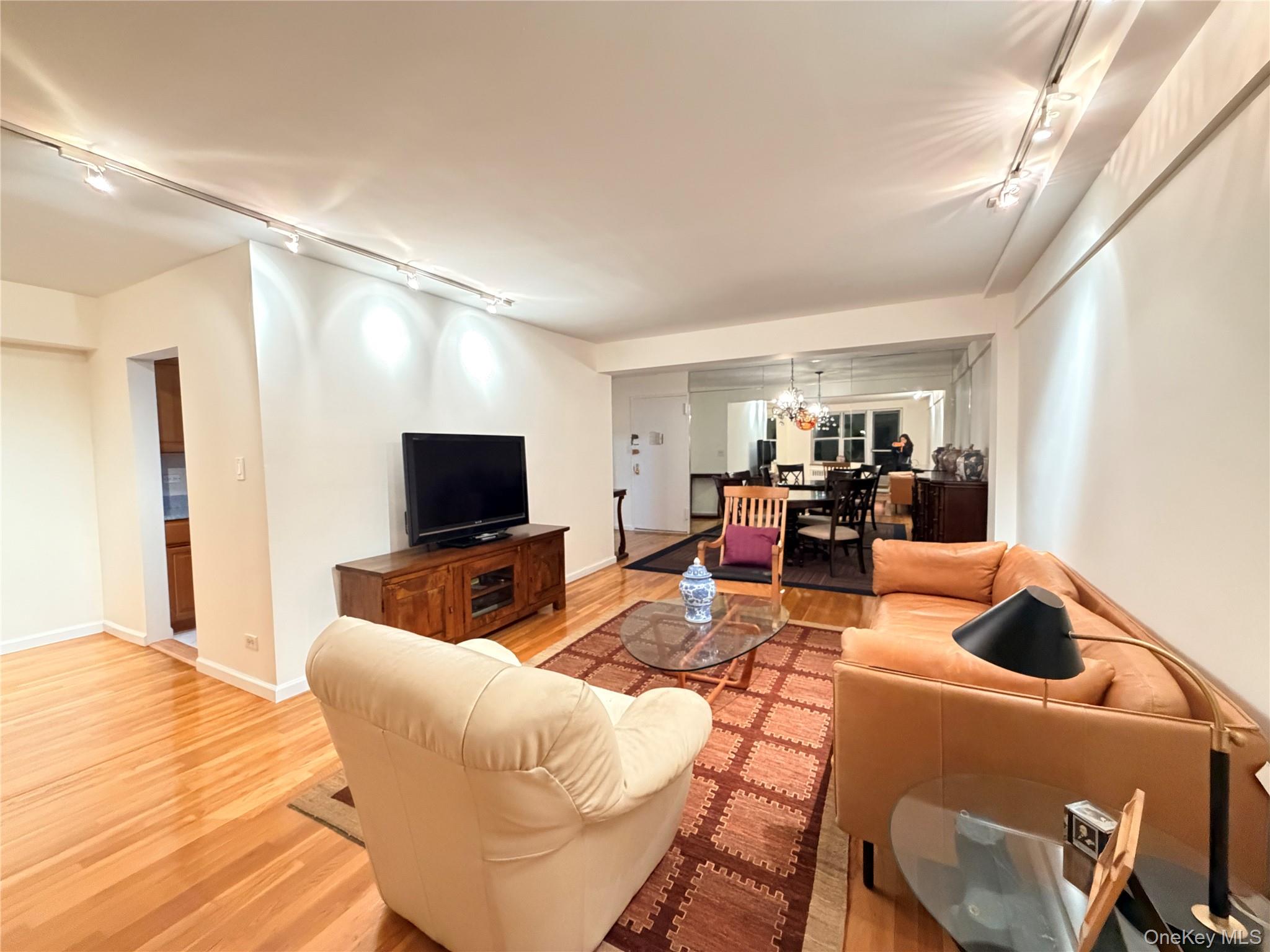 #1 photo, 142-05 Roosevelt Avenue, Flushing , NY 11354