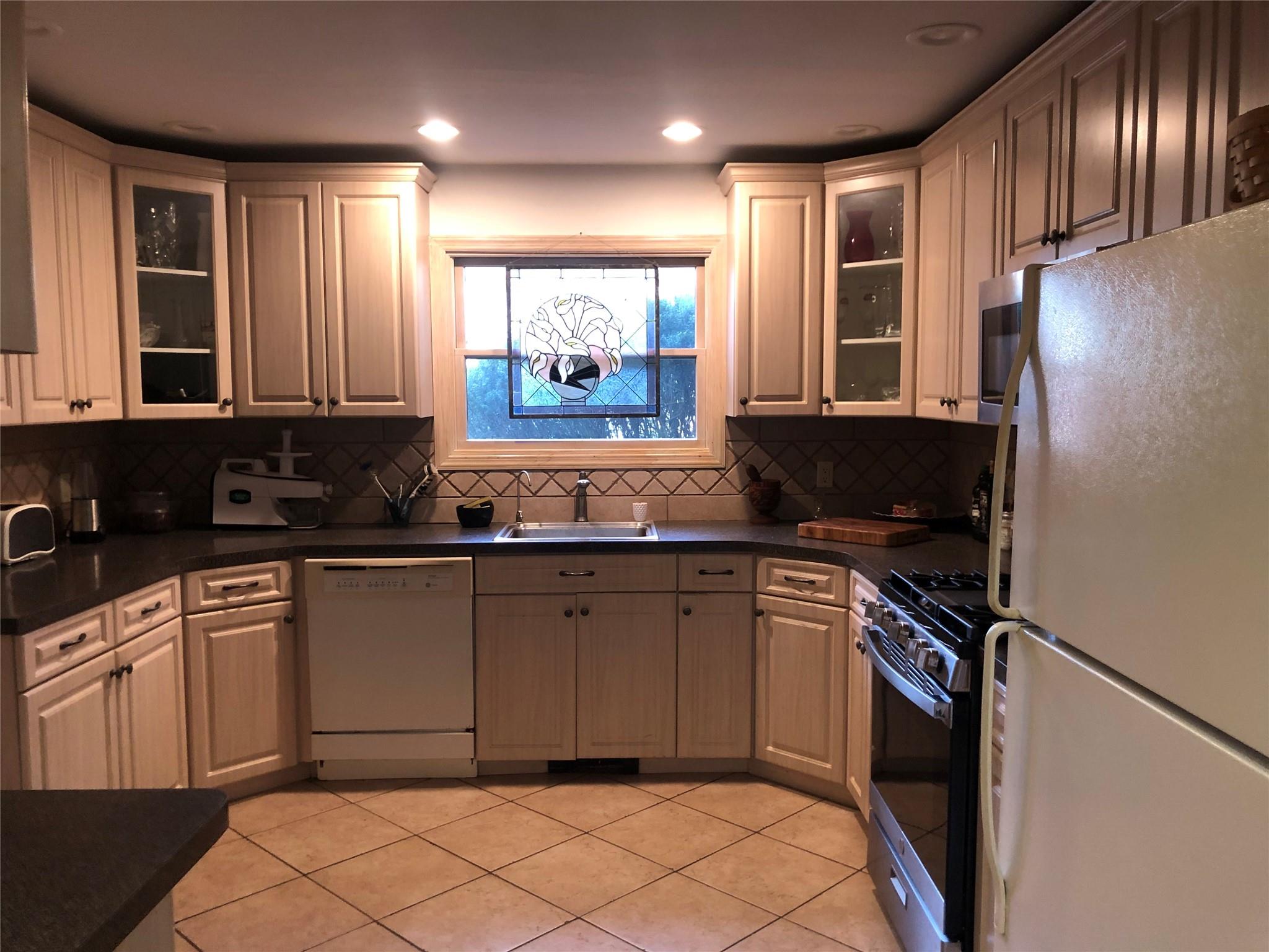 #7 photo, 75 Union Avenue, サフォーク郡 Amityville , NY 11701