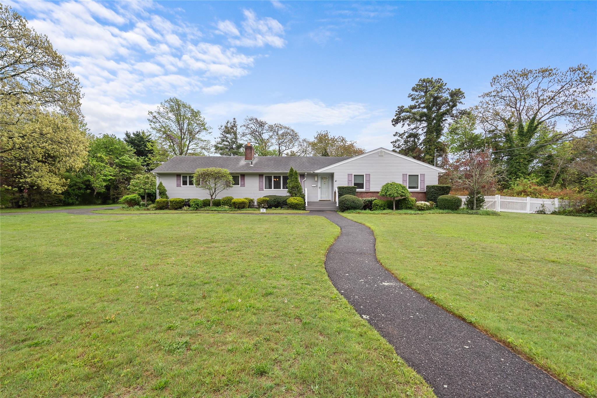 #1 photo, 90 Meadow Lane, سوفولك Bayport , NY 11705