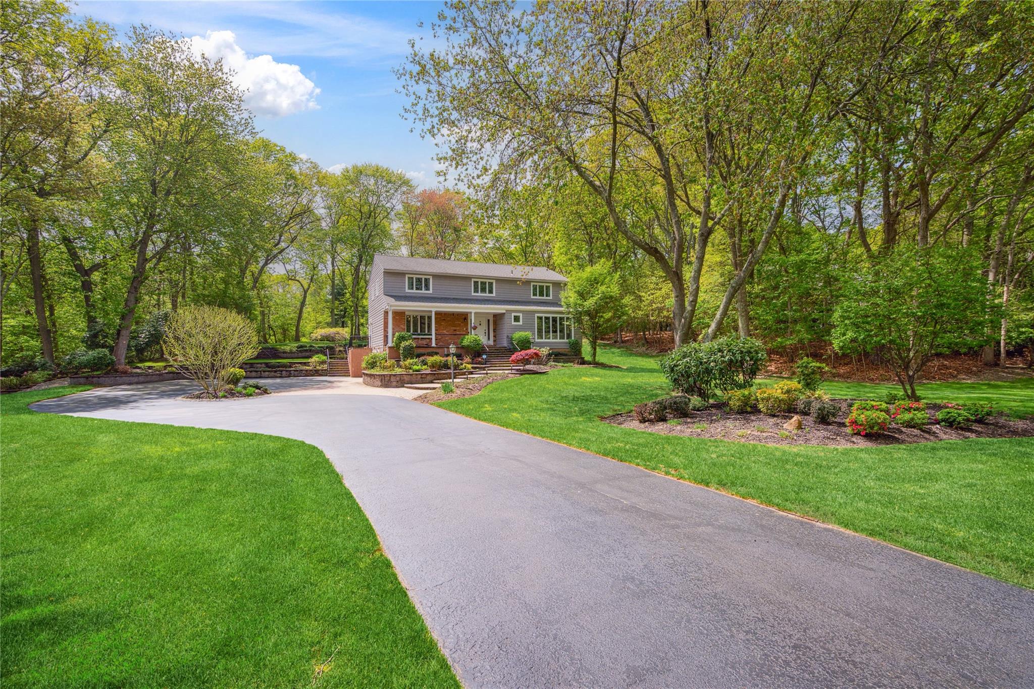 #1 photo, 6 York Court, Northport , NY 11768