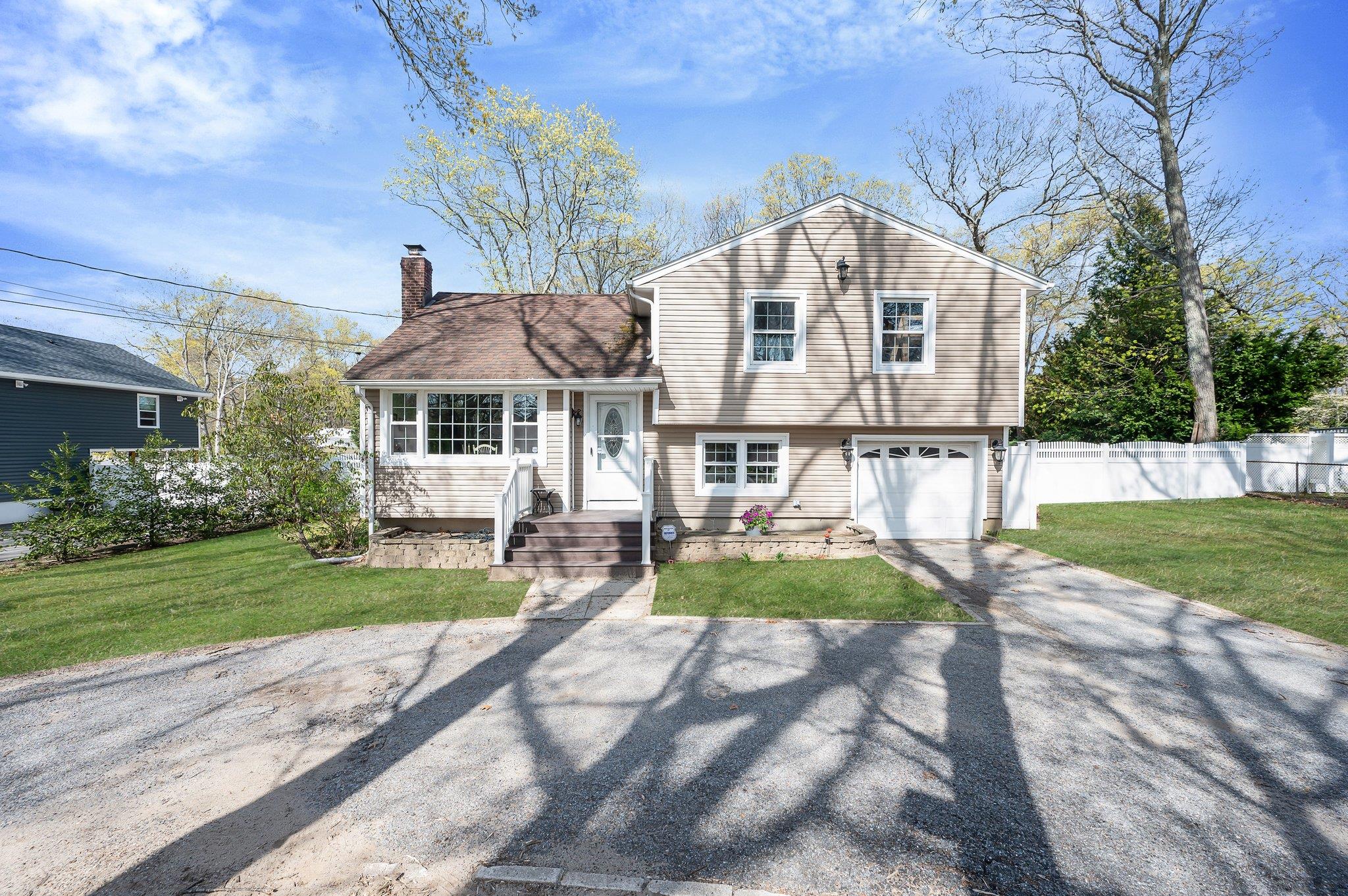 #1 photo, 29 Wyandanch Boulevard, サフォーク郡 Smithtown , NY 11787