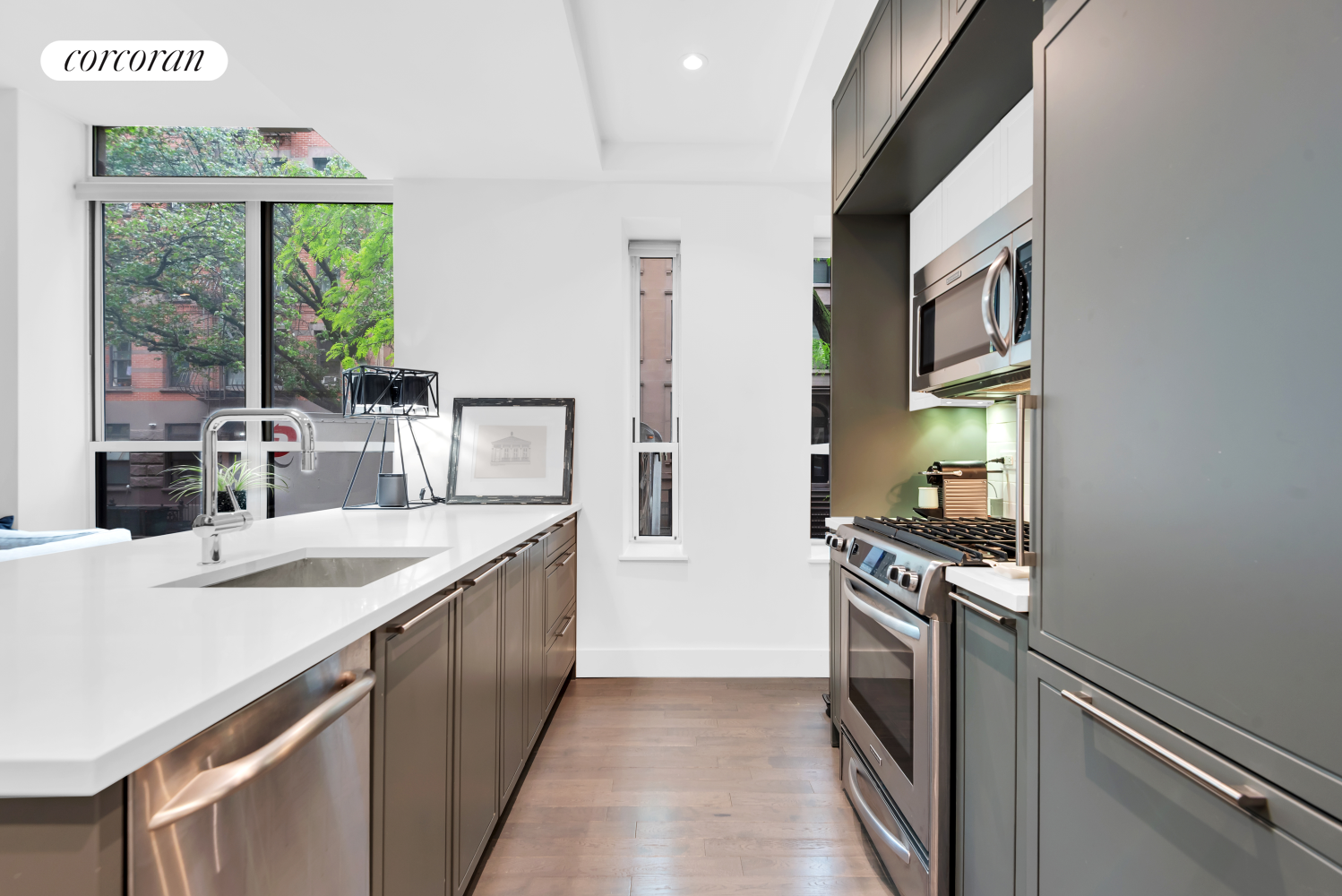 #3 photo, 416 W 52ND Street, マンハッタン Hells Kitchen , NY 10019