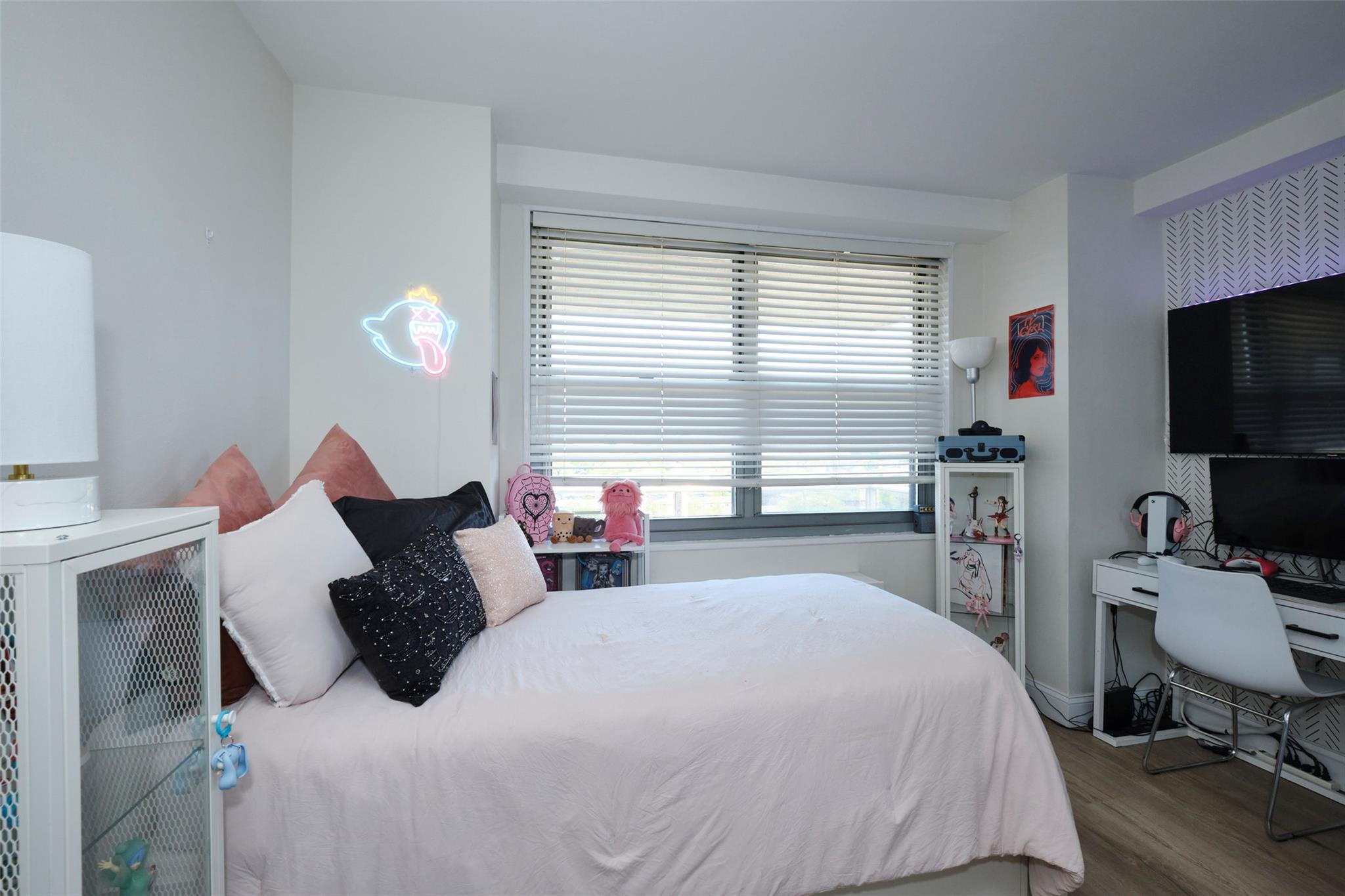 #10 photo, 61-20 Grand Central Parkway, Forest Hills , NY 11375