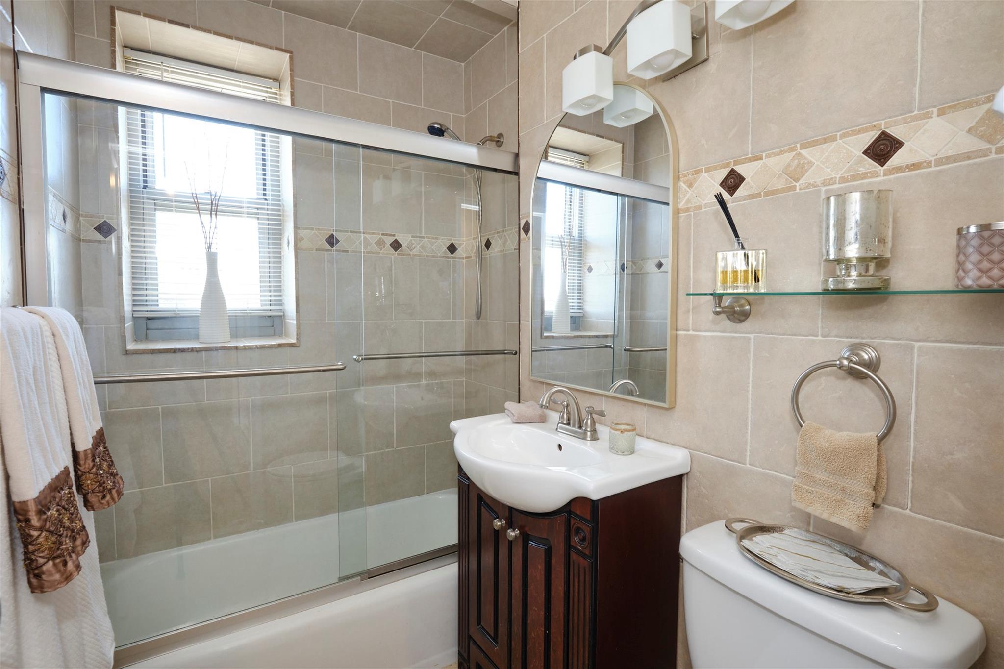 #11 photo, 61-20 Grand Central Parkway, Forest Hills , NY 11375