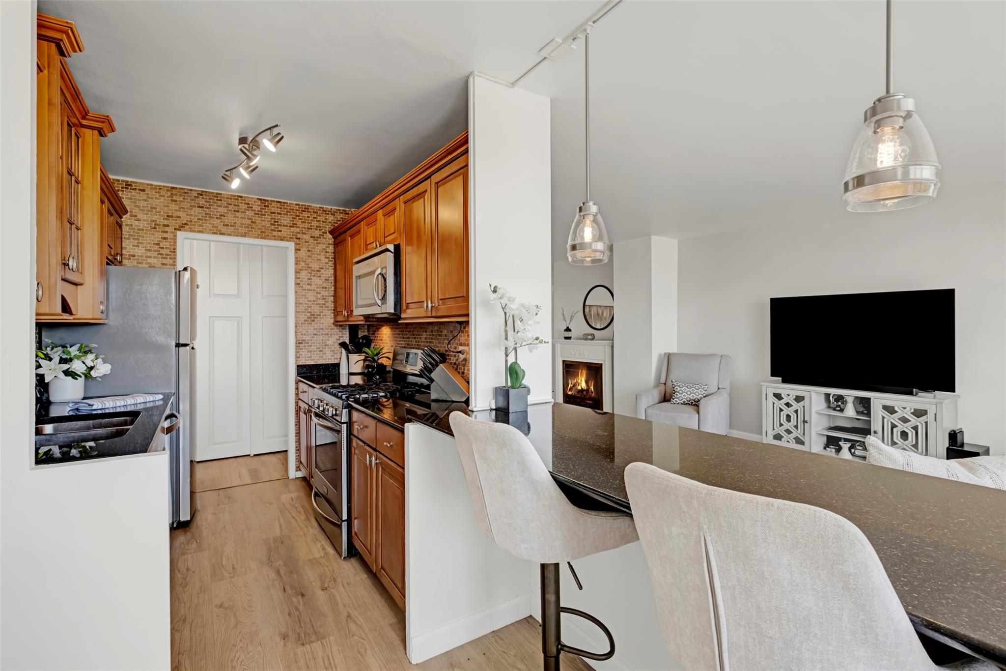 #5 photo, 61-20 Grand Central Parkway, Forest Hills , NY 11375