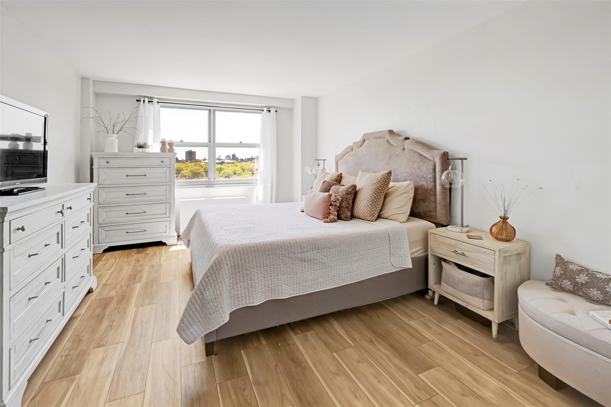 #7 photo, 61-20 Grand Central Parkway, Forest Hills , NY 11375