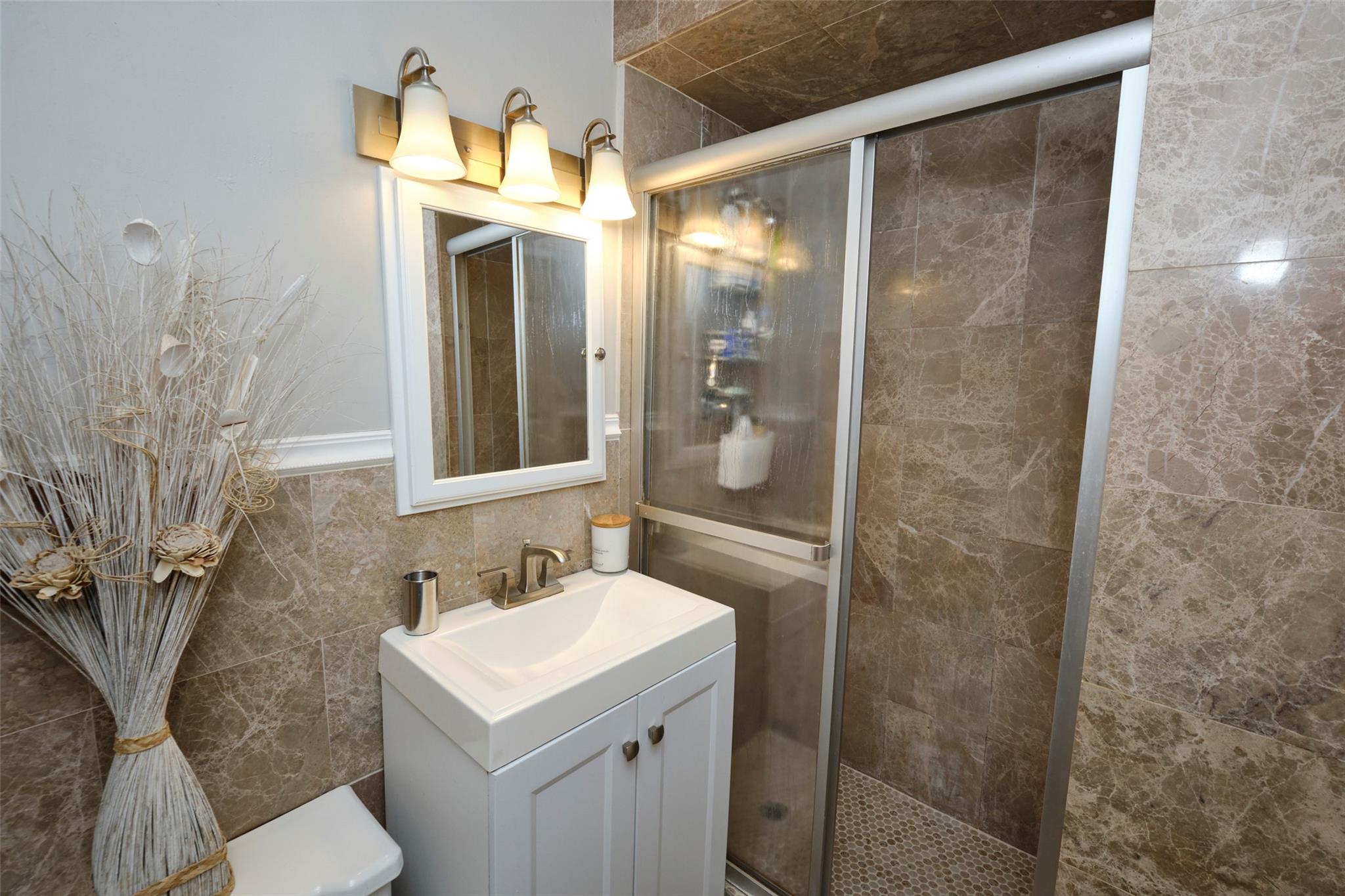 #9 photo, 61-20 Grand Central Parkway, Forest Hills , NY 11375