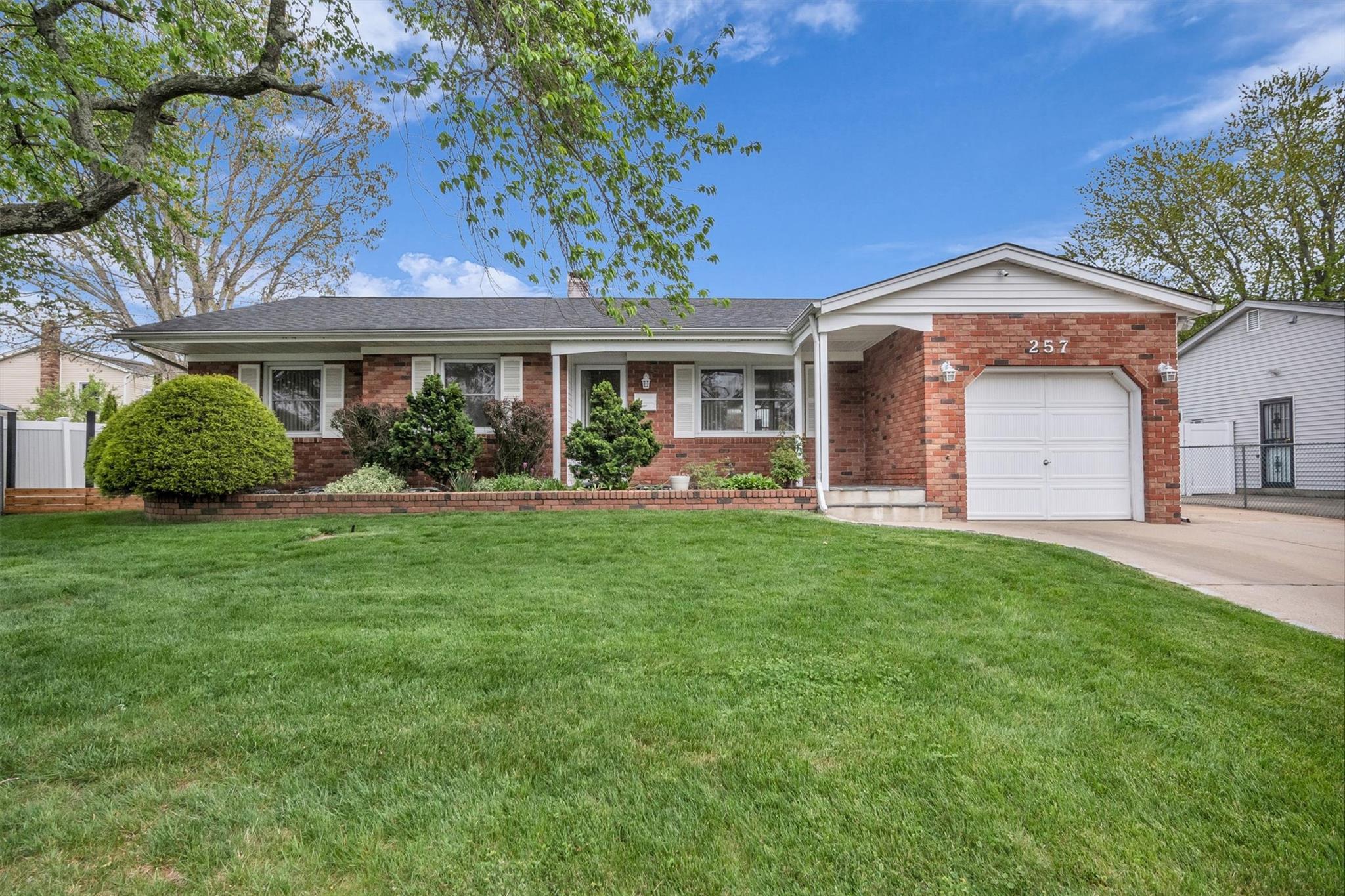 #1 photo, 257 New Hampshire Avenue, Bay Shore , NY 11706