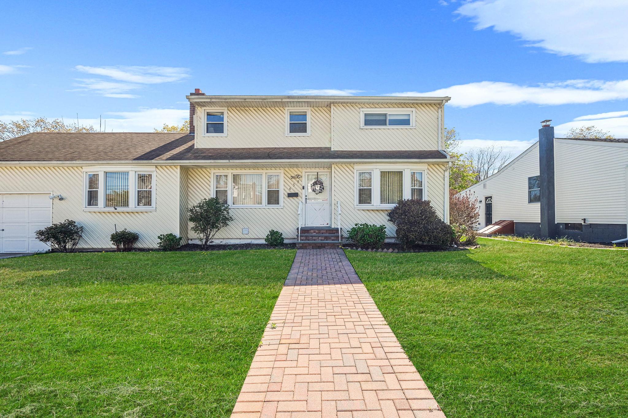 #1 photo, 457 N Alleghany Avenue, Lindenhurst , NY 11757