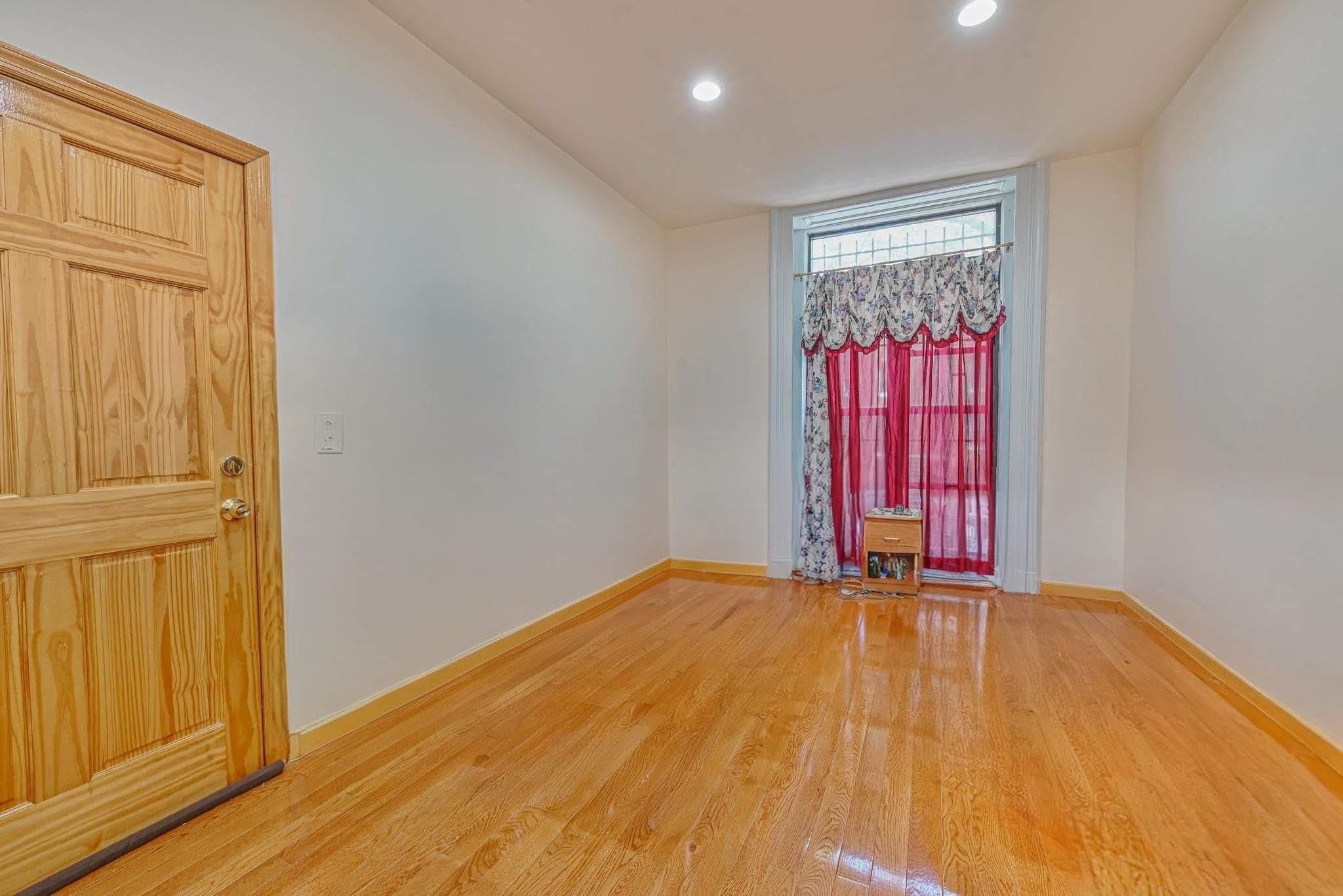 #13 photo, 372 Grand Avenue, ブルックリン区 Brooklyn , NY 11238