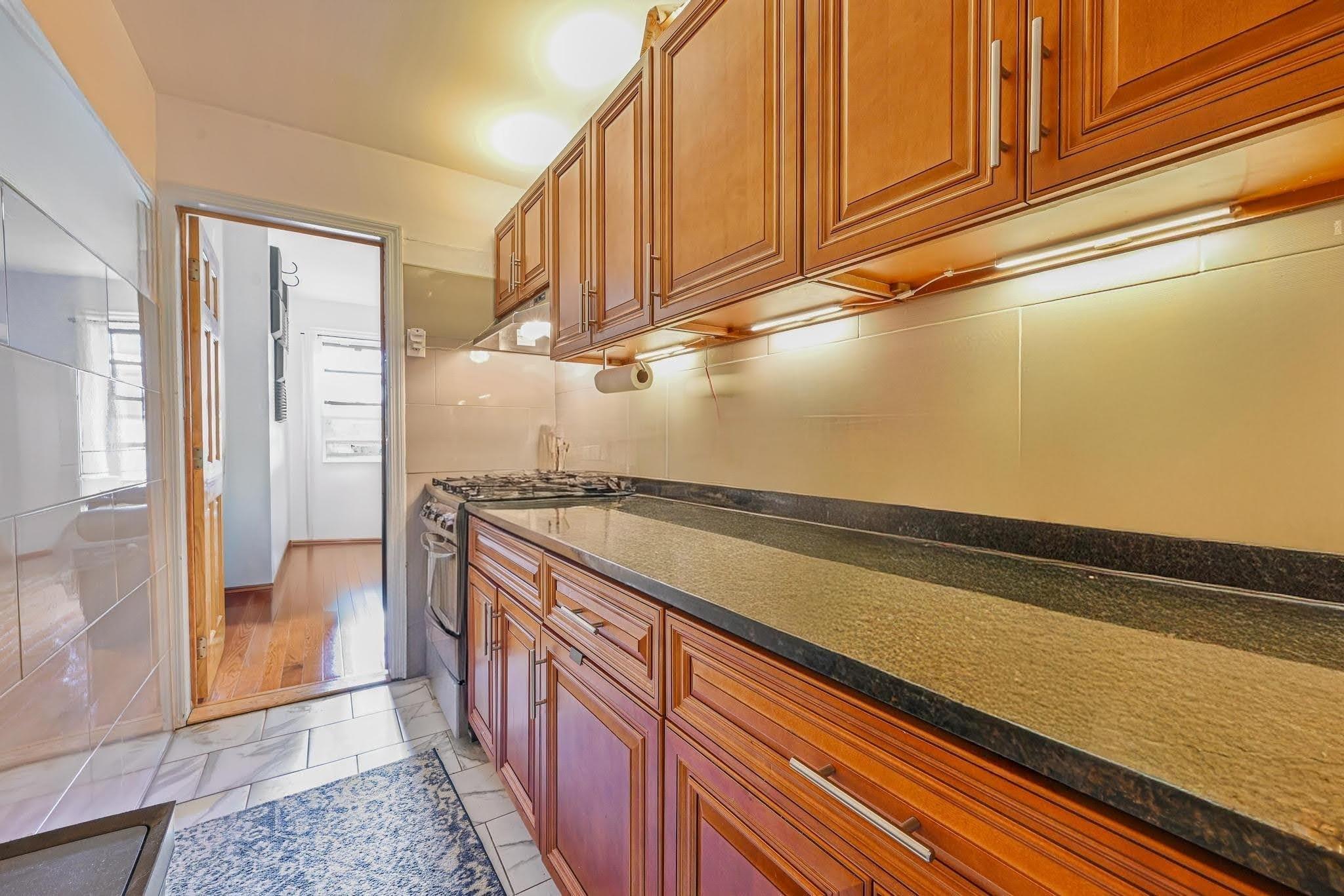 #3 photo, 372 Grand Avenue, ブルックリン区 Brooklyn , NY 11238