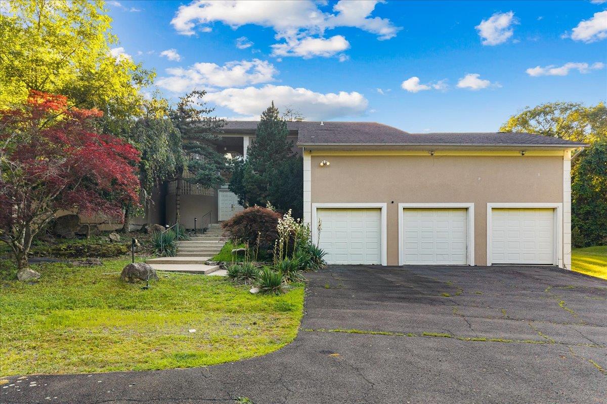 #4 photo, 587 Route 306, Suffern , NY 10901