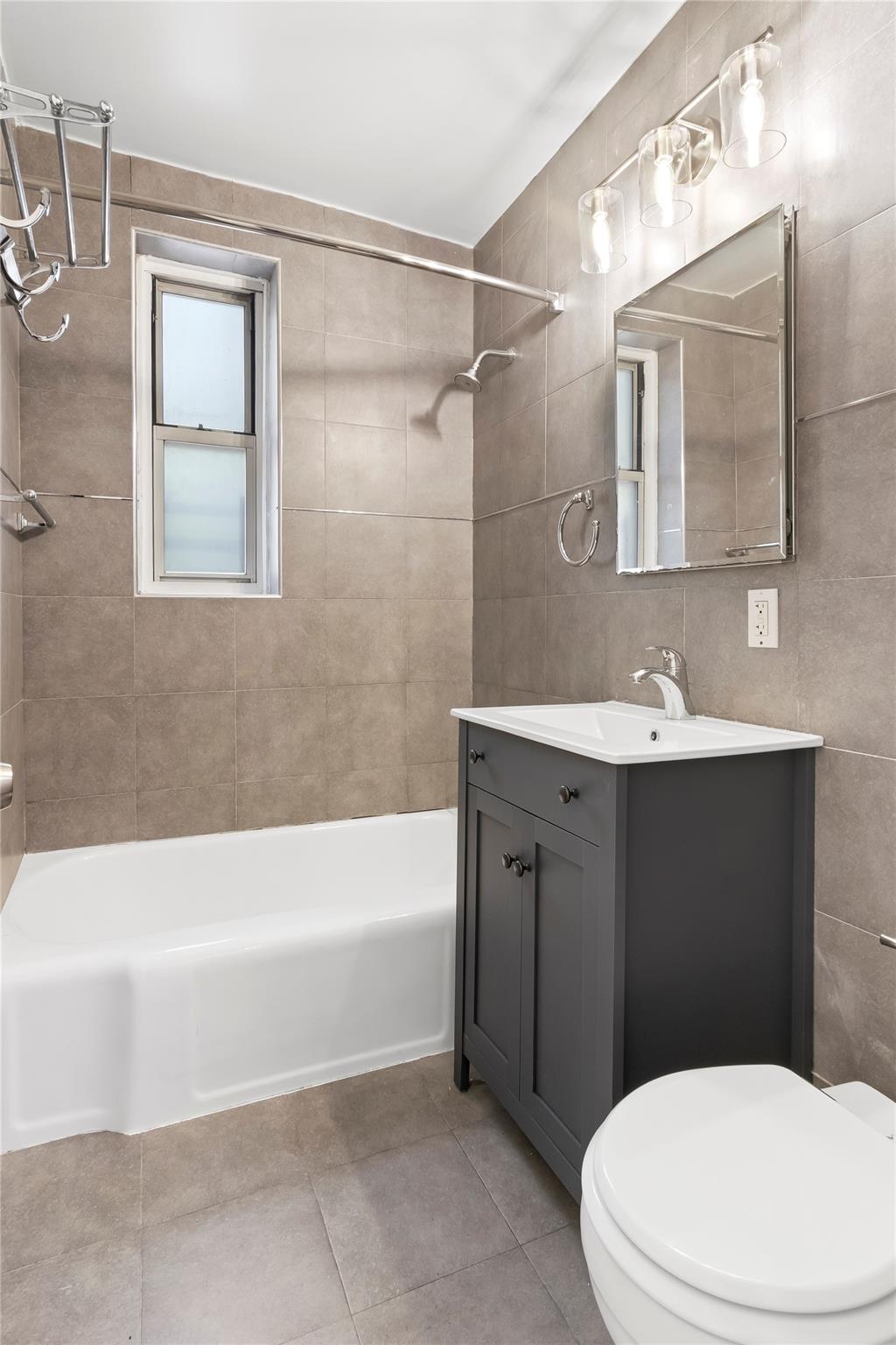 #5 photo, 67-12 Yellowstone Blvd, Forest Hills , NY 11375