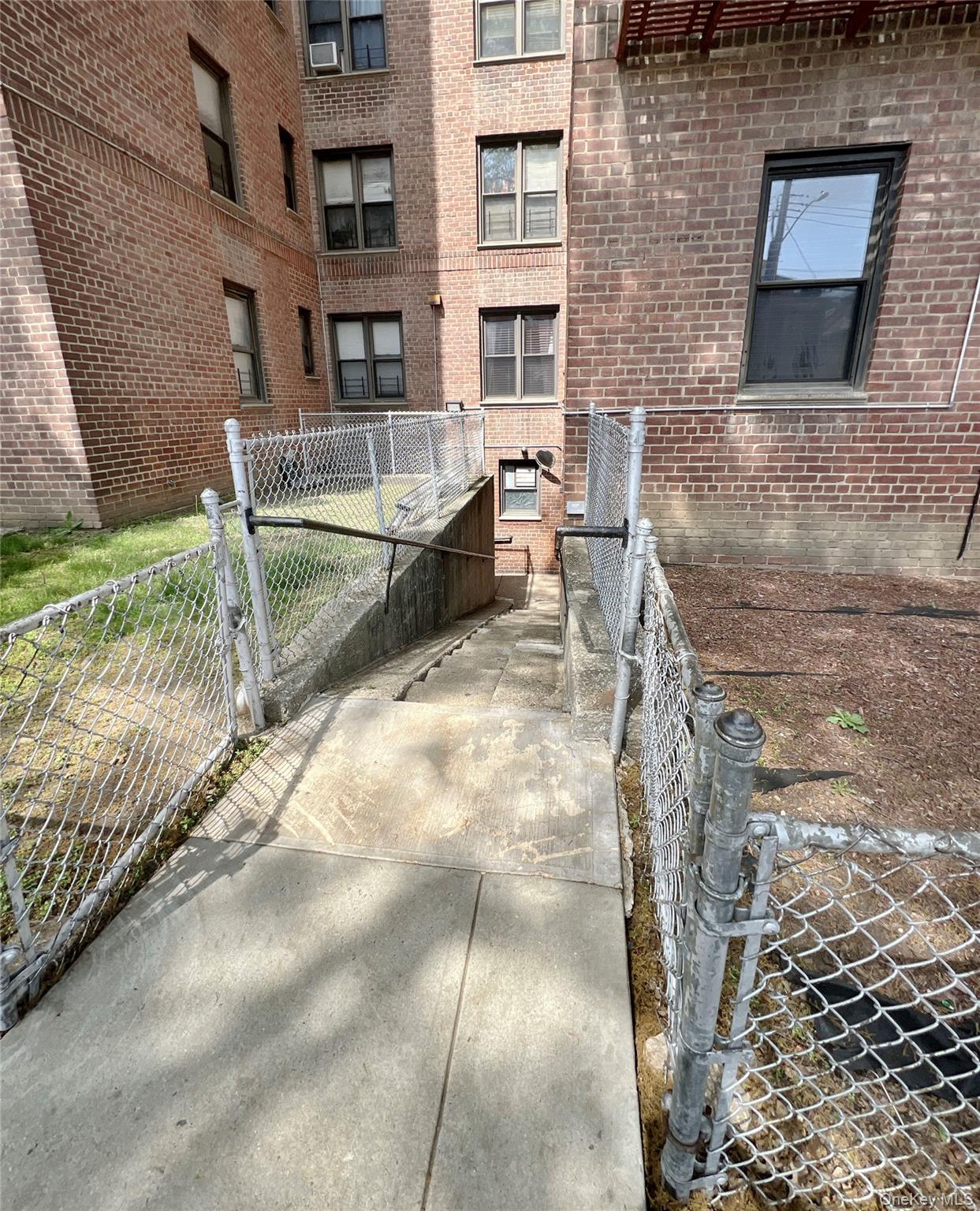 #12 photo, 745 E 231 Street, ブロンクス区 Bronx , NY 10466